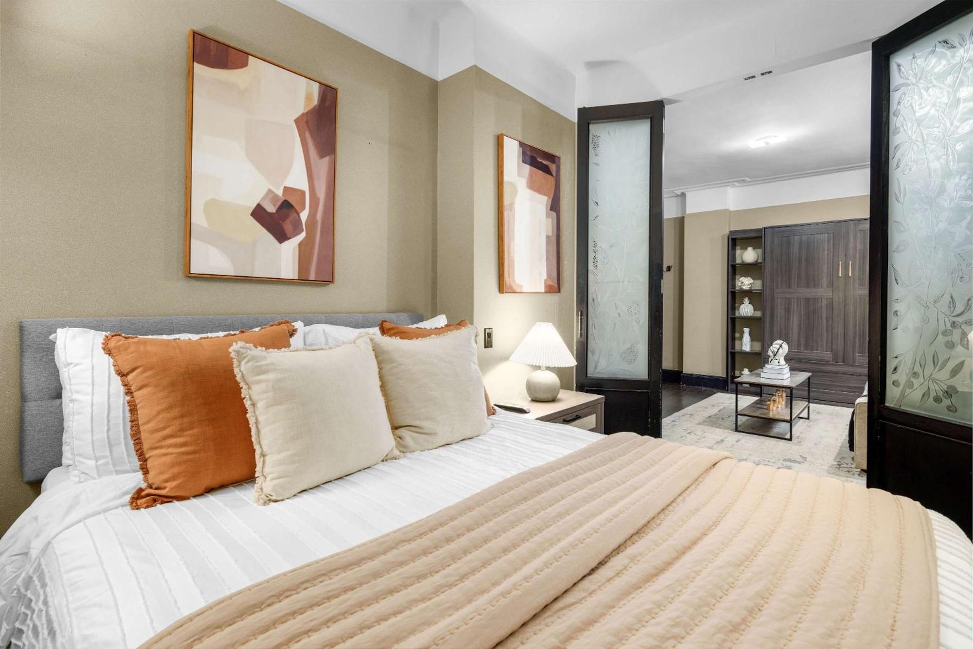 Apartment Nyc Walking Distance To Everywhere! *