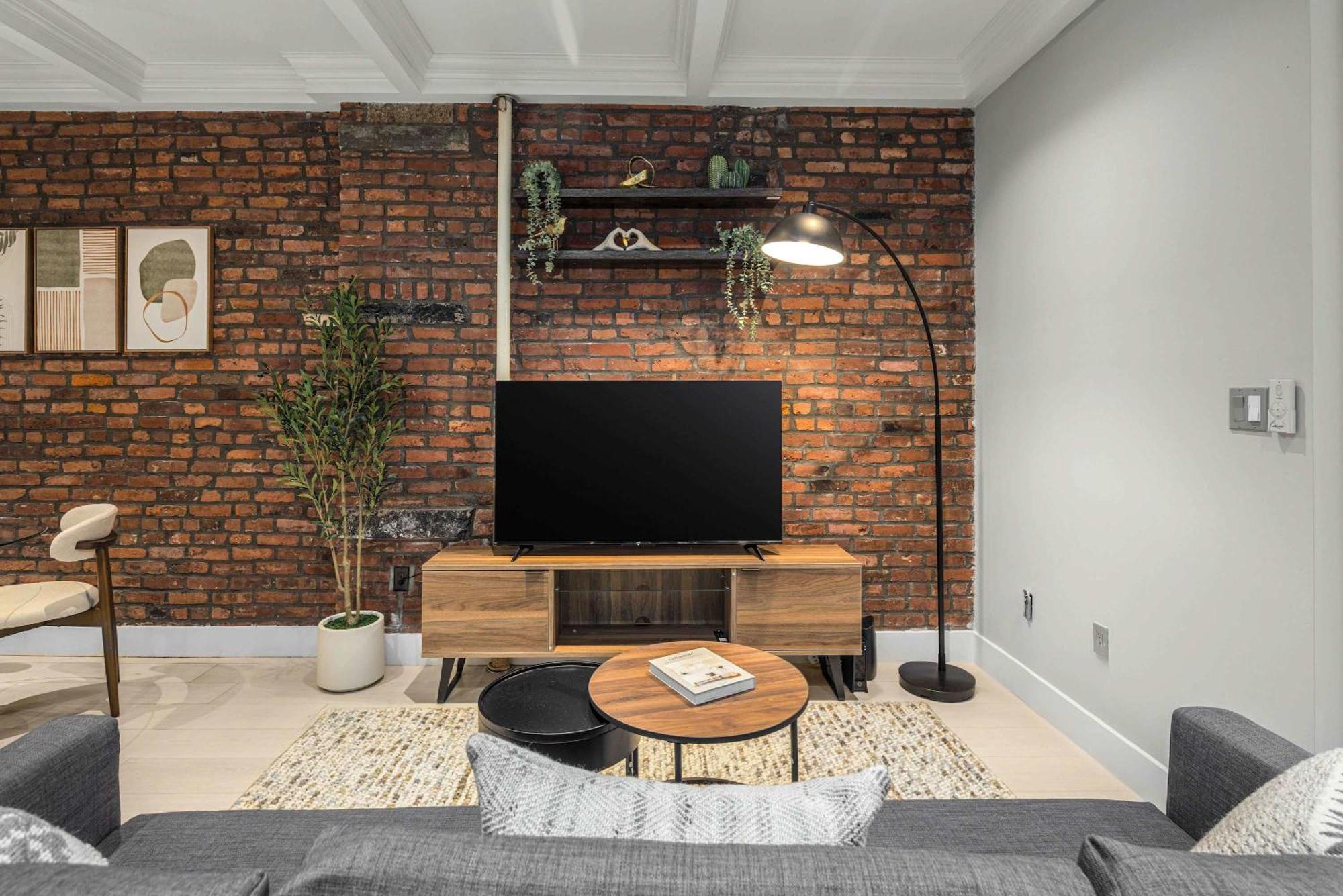 Bold Nyc In Fashionable Nolita Apartment *