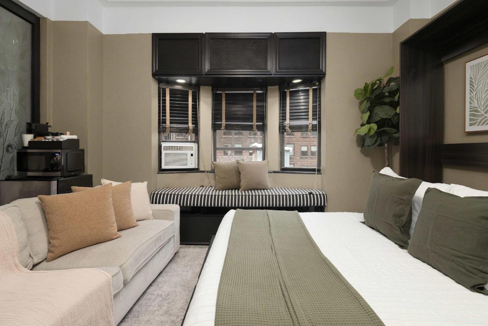 Apartment Heart Of Ny, Steps Away From Attractions New York