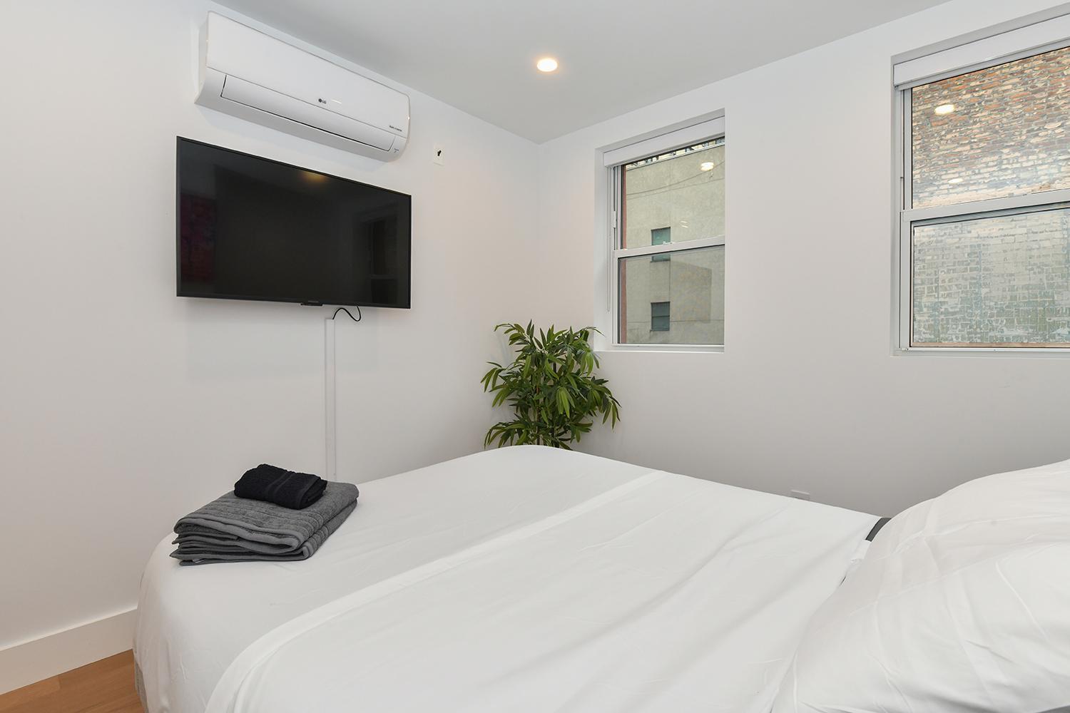 Sophisticated 3 Bedroom Duplex In The Heart Of Midtown Apartment