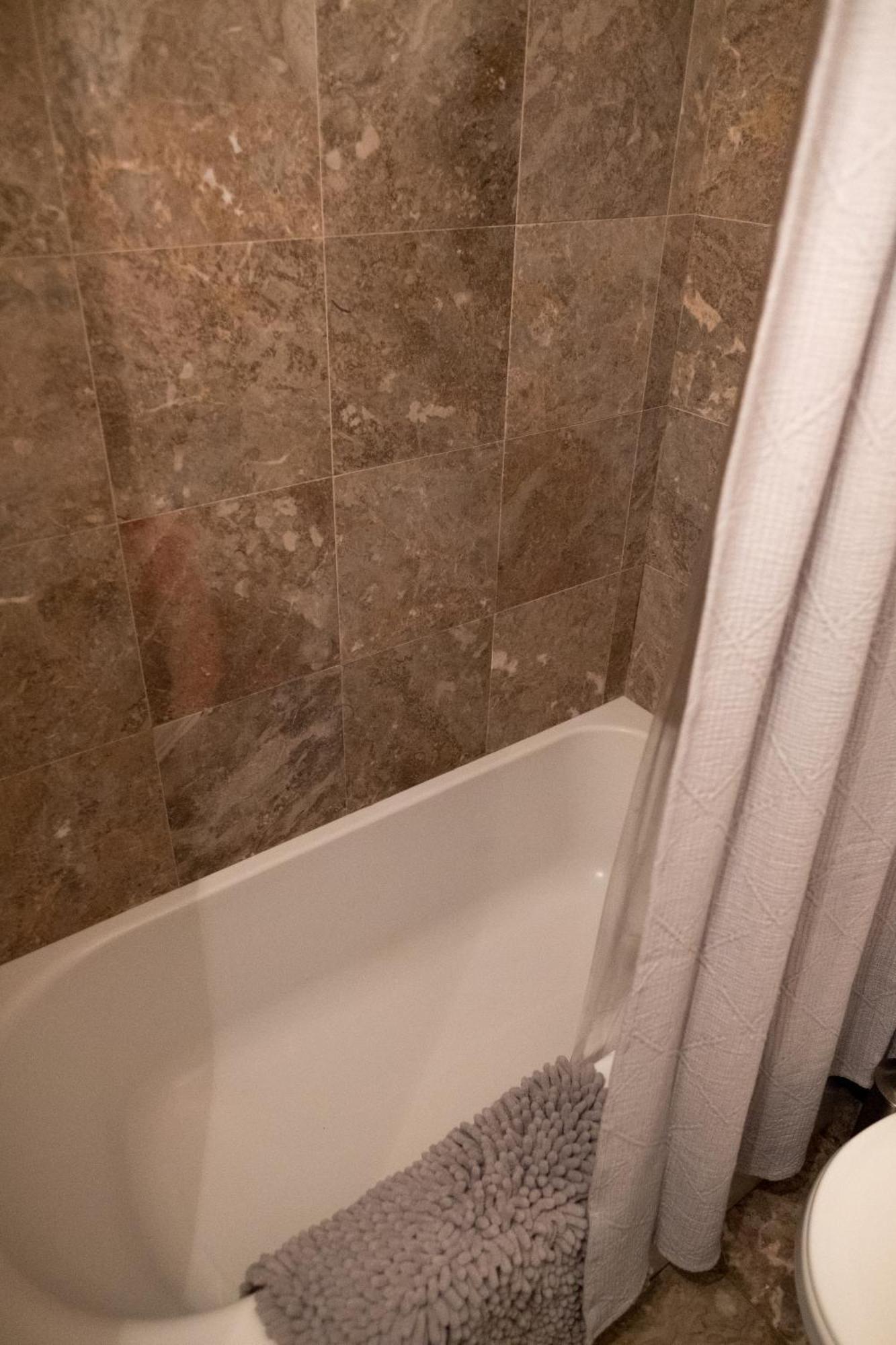 Apartment 2br Near Mount Sinai & Metropolitan Hospitals New York