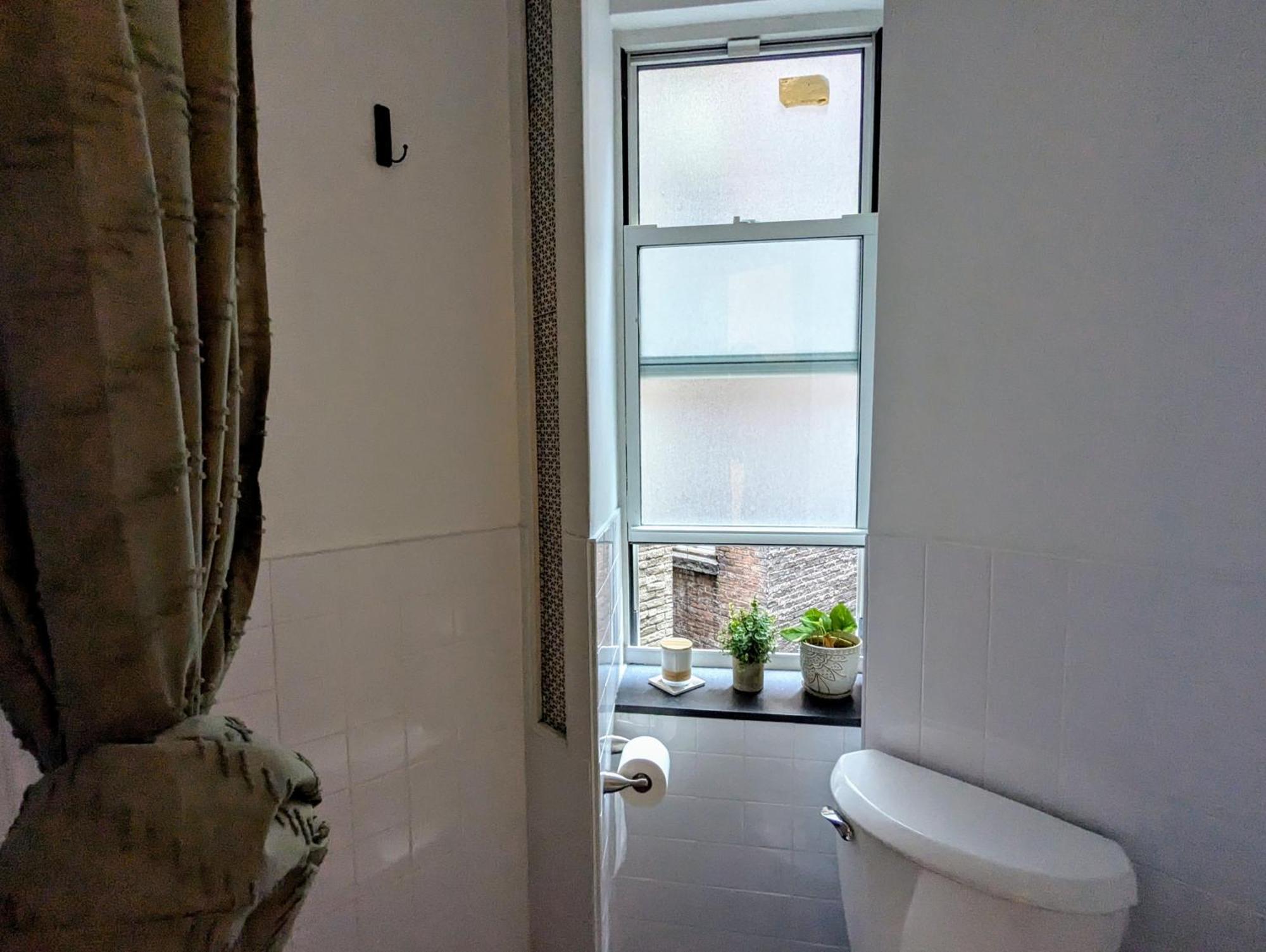 Apartment Chic East Village Sanctuary - Steps From The Dining & Nightlife!