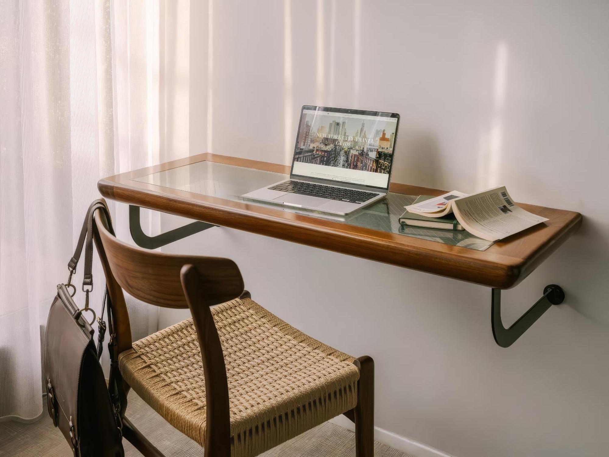 Merchant Les Hotel 4*