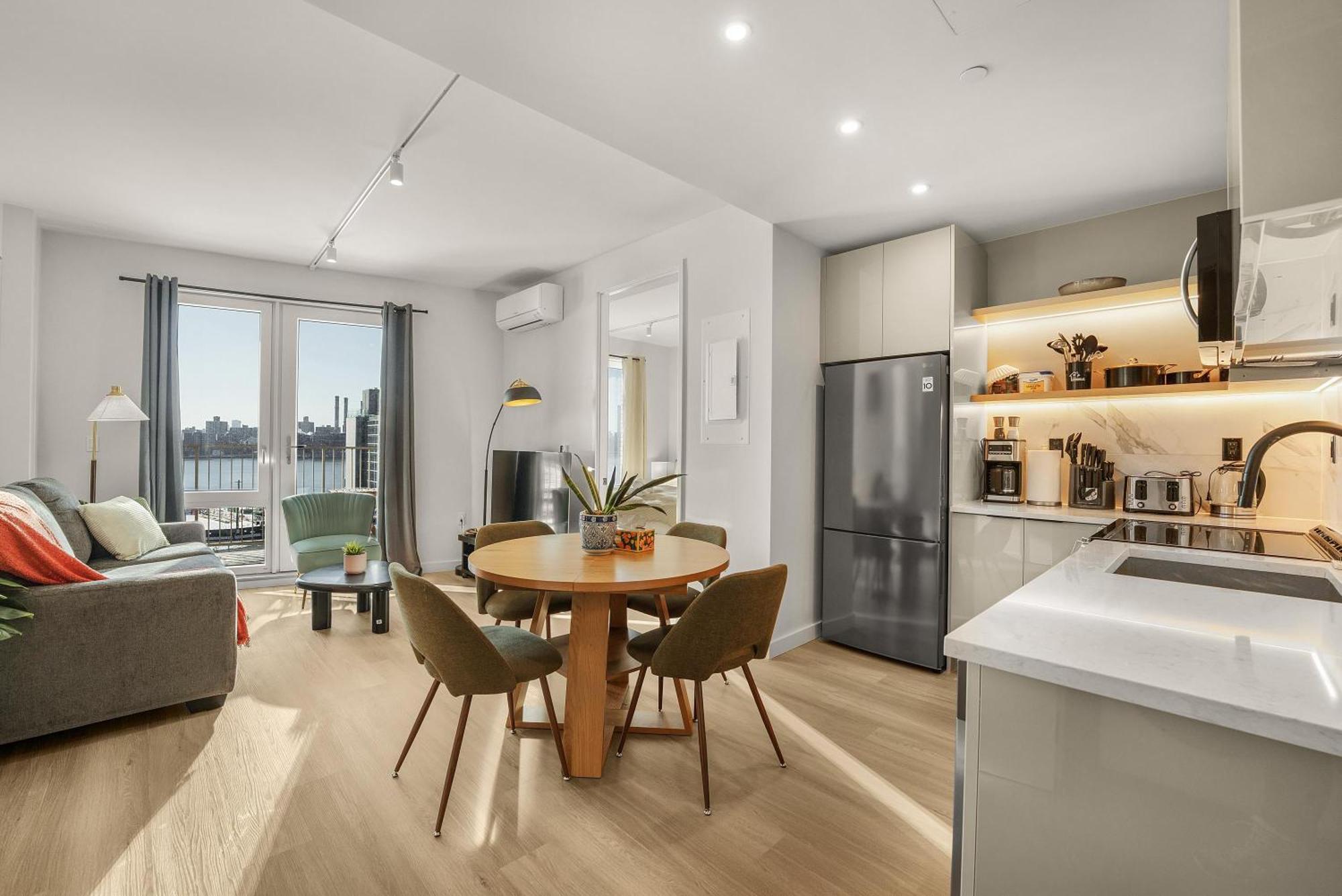 Stylish Brooklyn Retreat - Steps To G Train Hotel 5*