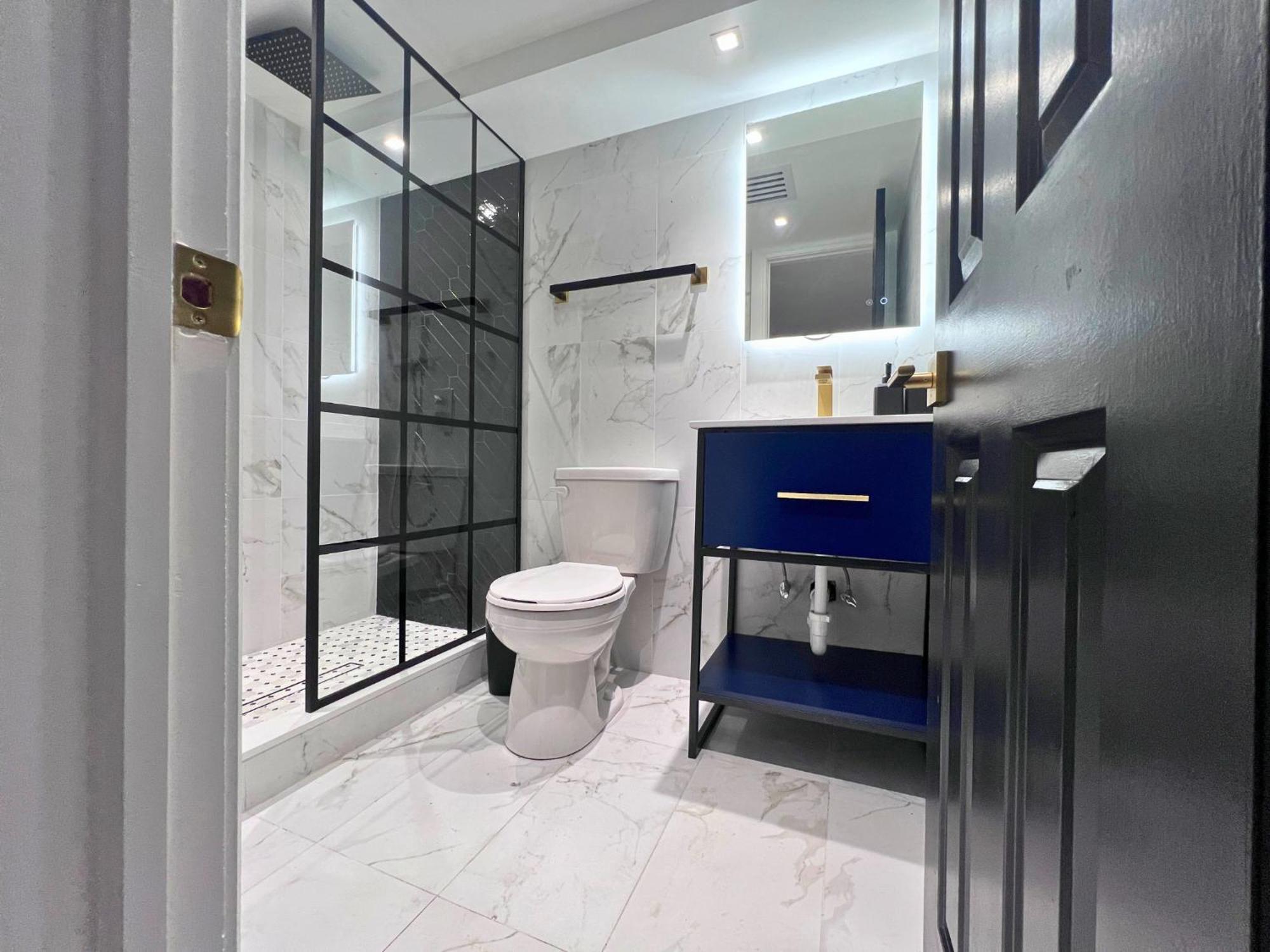 Homestay Great Location With Parking, 10 Min To Lga & Subway