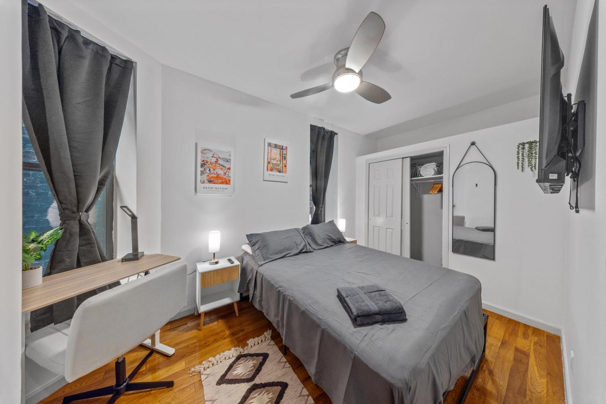 Guest house Double With Shared Bathroom In Times Square *