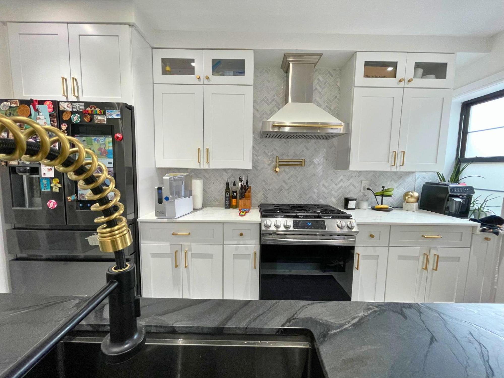 Homestay Great Location With Parking, 10 Min To Lga & Subway *