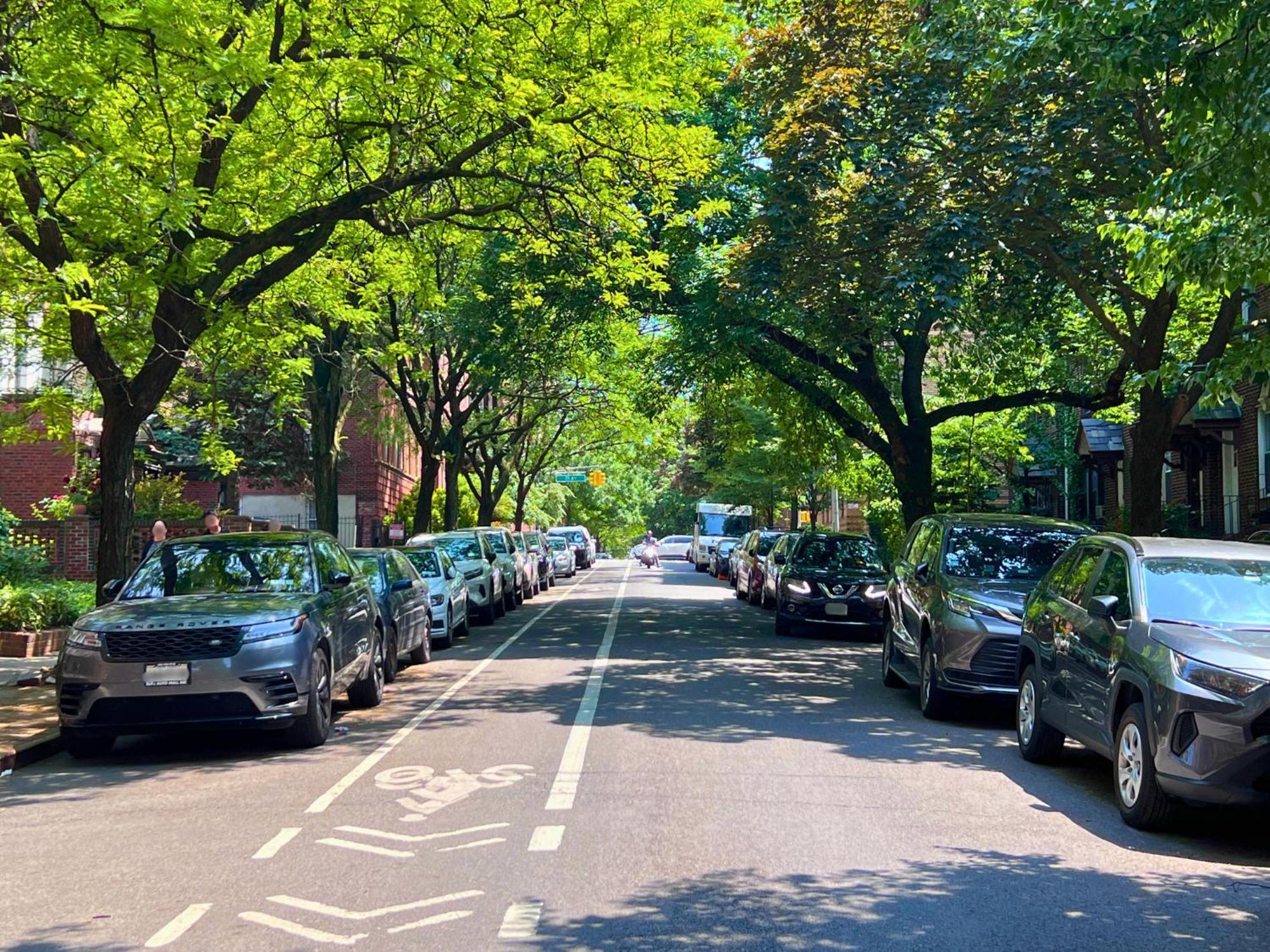 Great Location With Parking, 10 Min To Lga & Subway New York