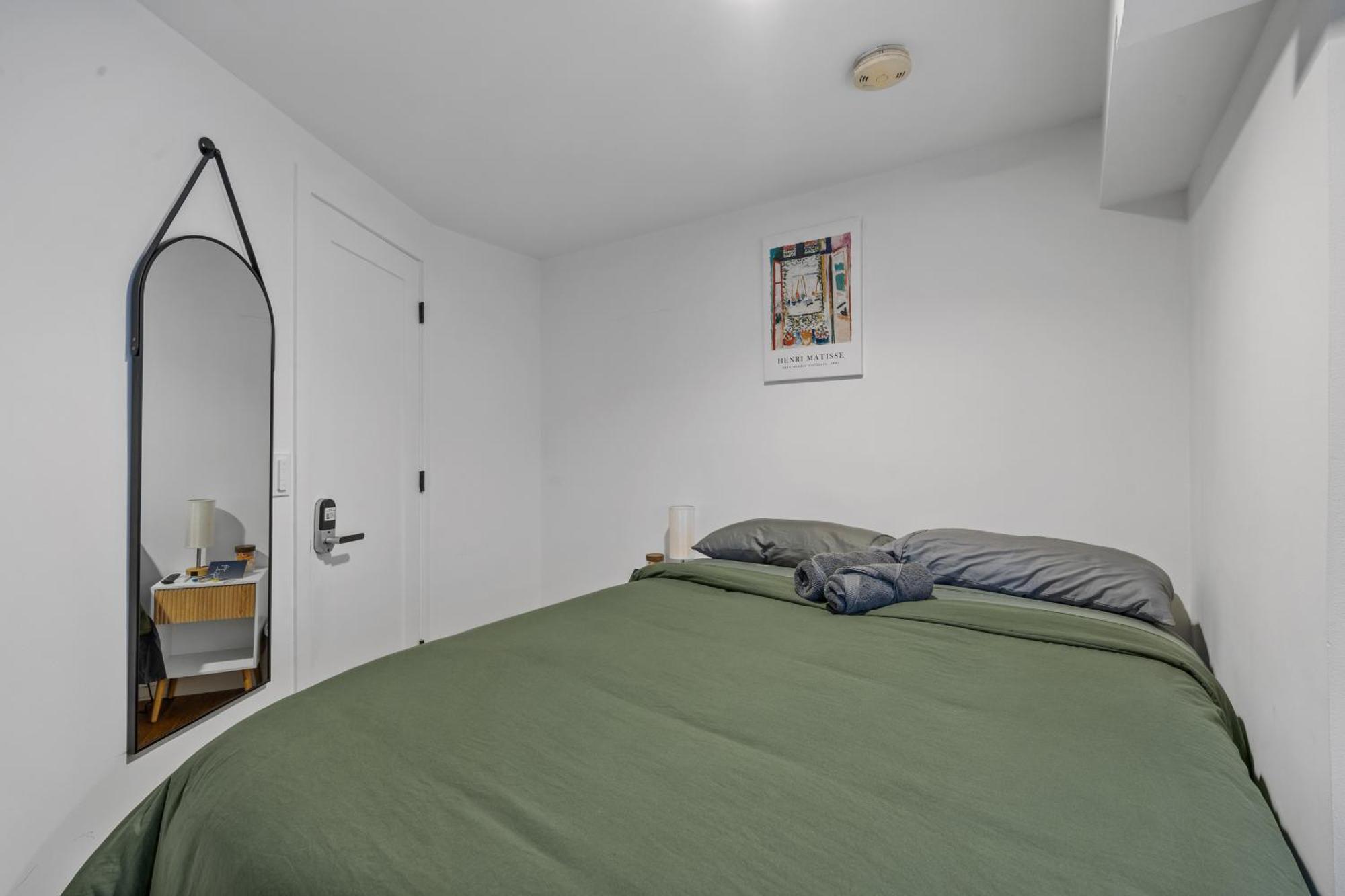 Times Square Heart - The Global Nook - Cozy Private