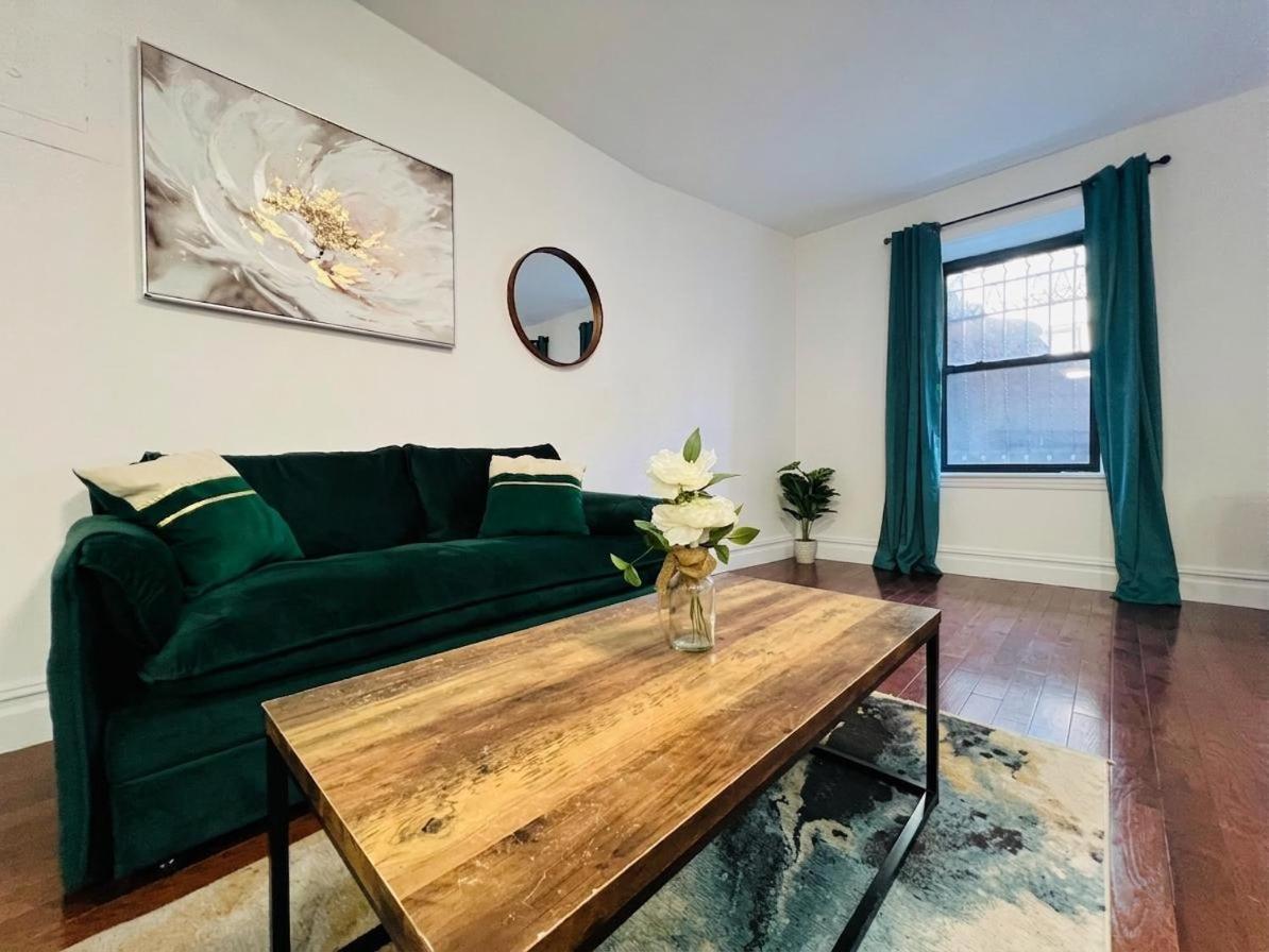 Westside Crown Plaza Apartment New York