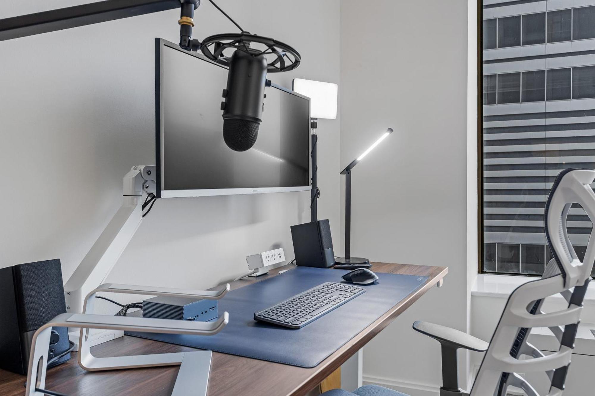Fidi W Work Setup By Anyplace - 11431 *
