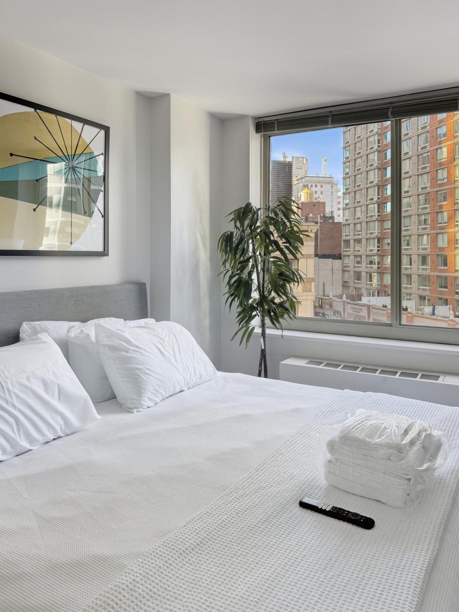 Nyc Midtown Blocks Away From Times Square Apartment New York