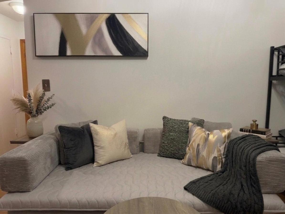 Chic & Spacious Uws Gem - Steps To Park *