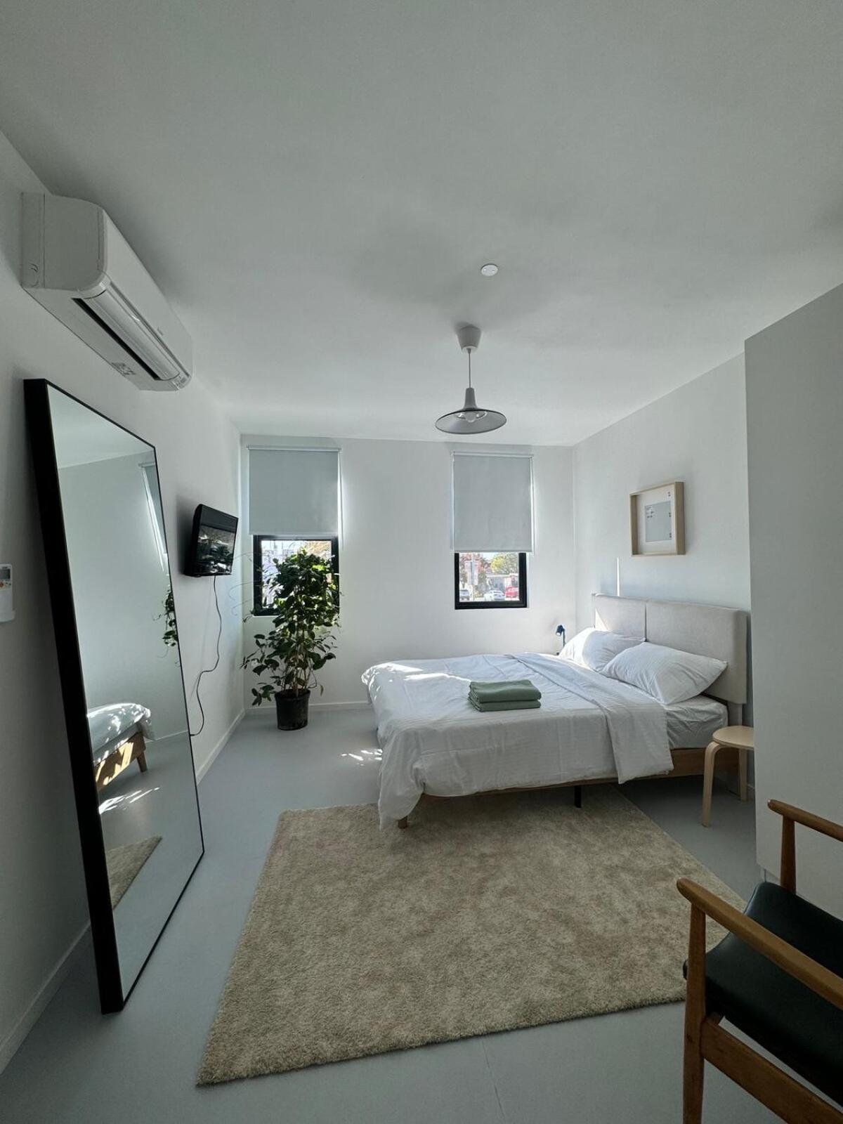 Apartment Brooklyn On The L