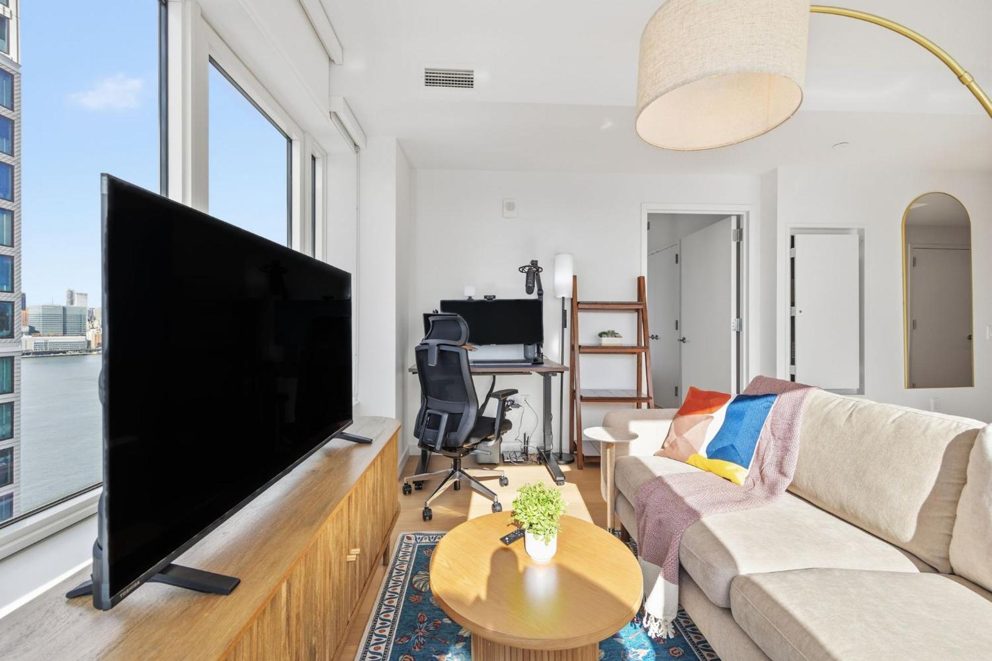 Greenpoint 1 Bedroom W Work Setup By Anyplace - 11735 * New York