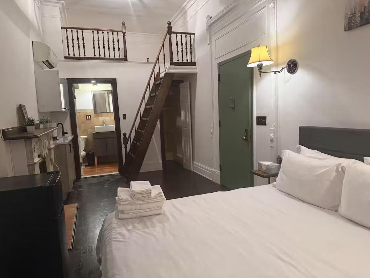 The Lexington Apartment