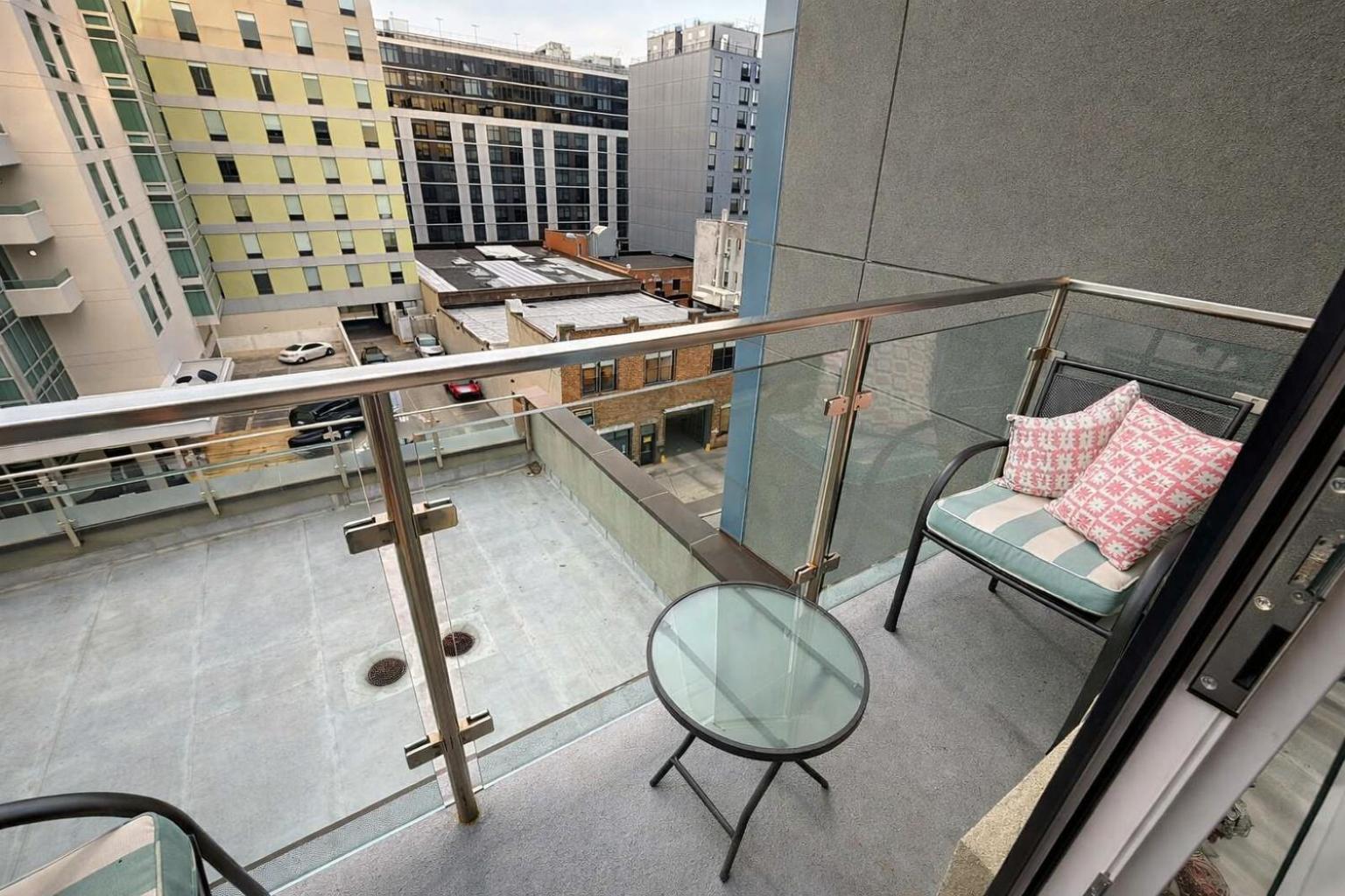 Lic Modern Minutes To Manhattan