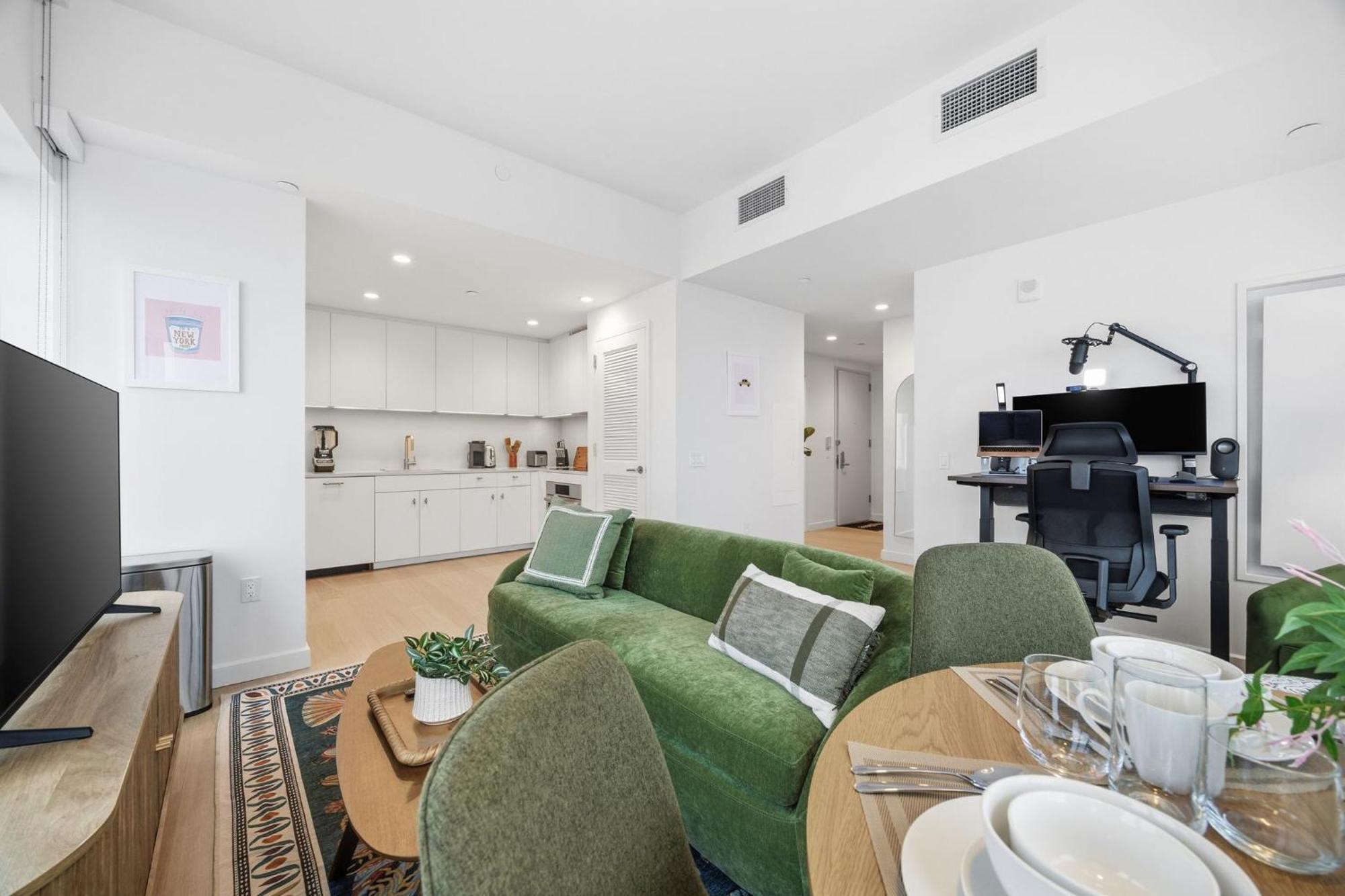 Greenpoint 1br W Work Setup By Anyplace - 11741 Apartment *