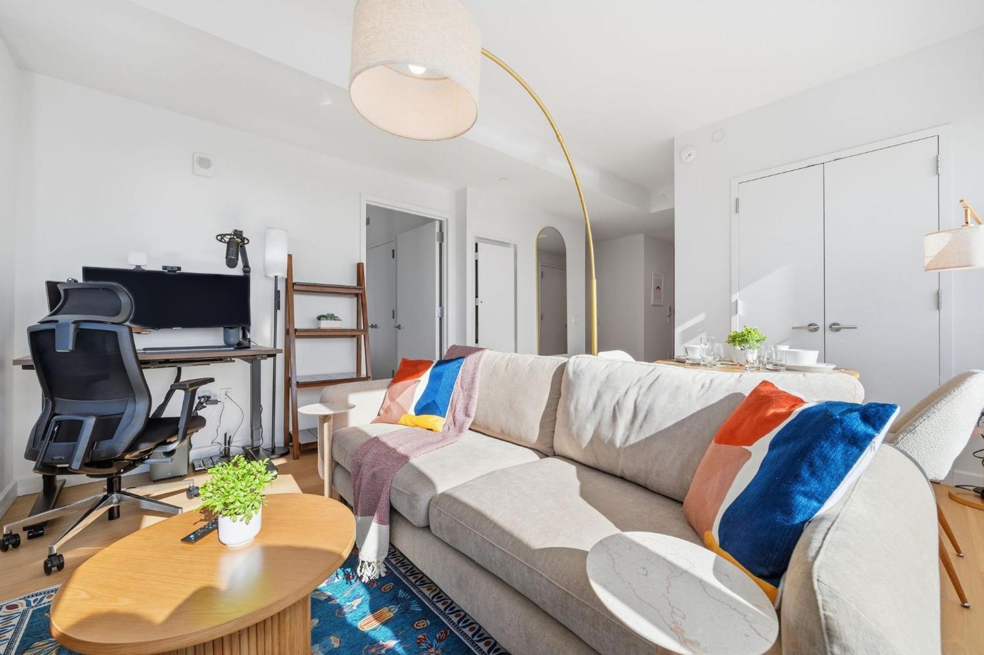 Greenpoint 1 Bedroom W Work Setup By Anyplace - 11735 Apartment New York