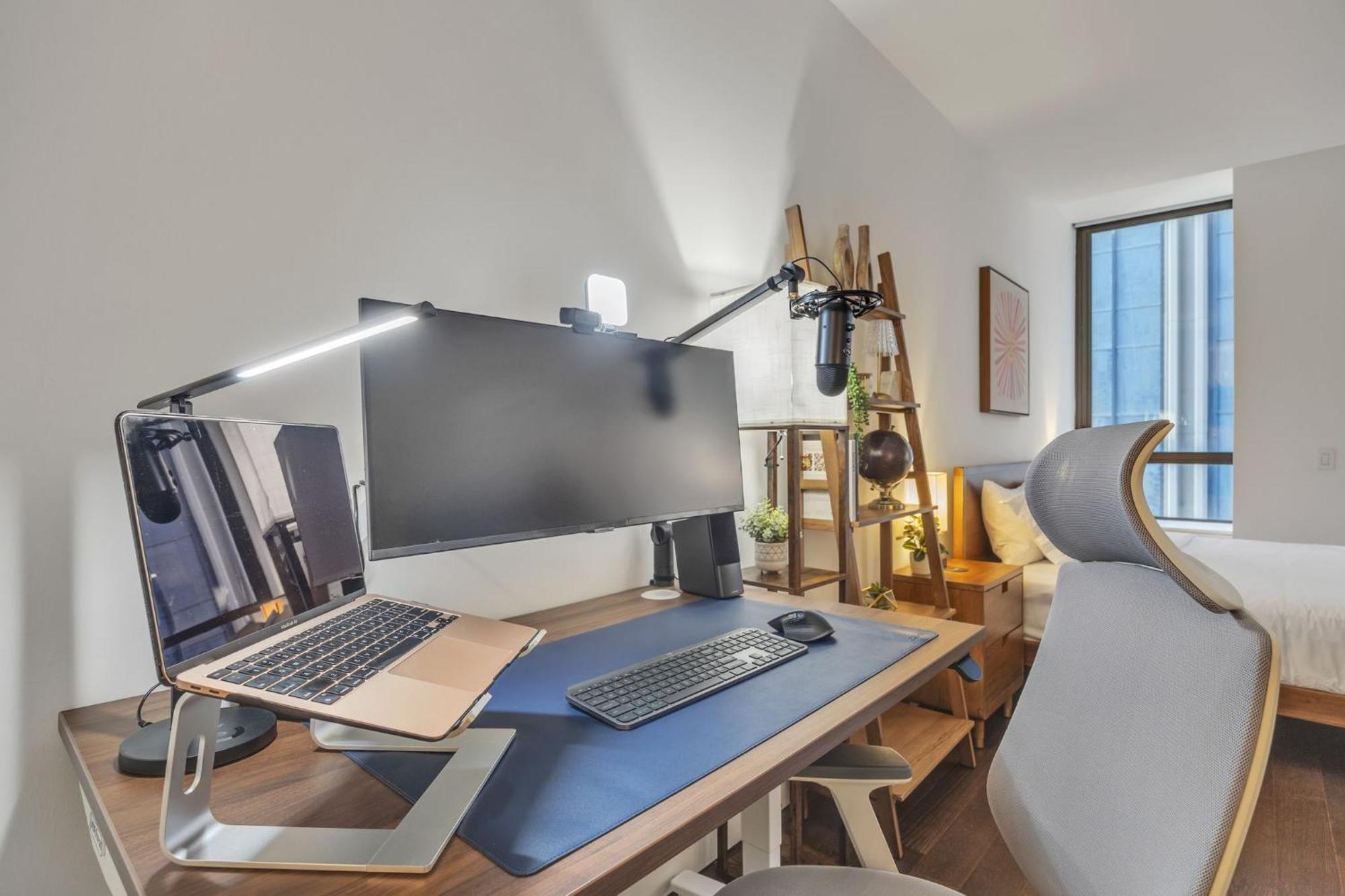 Fidi W Work Setup By Anyplace - 11660 Apartment