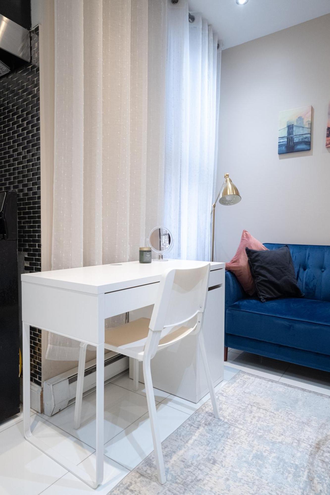 Comfy 2 Bedroom On Park West *