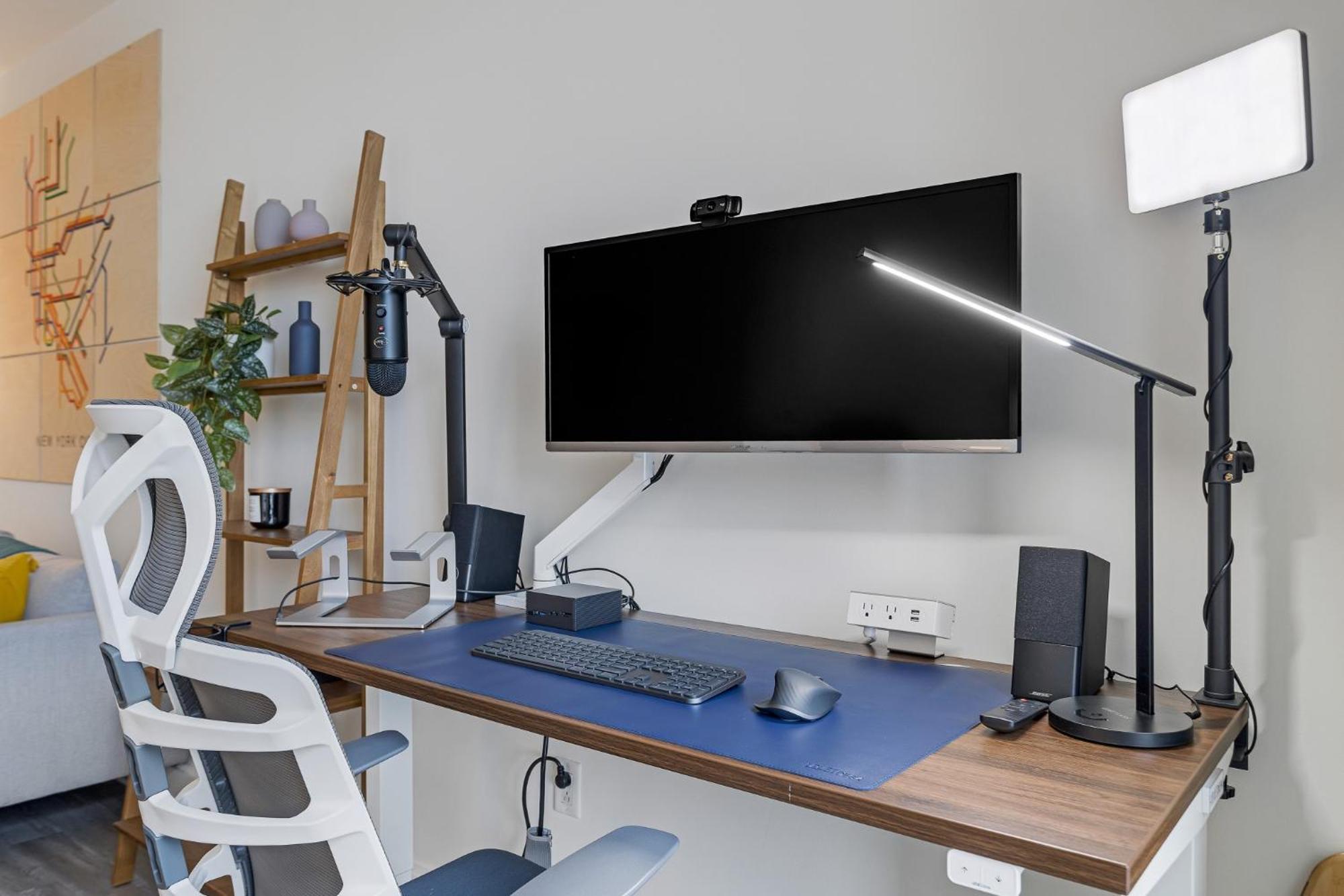 Apartment Fidi W Work Setup By Anyplace - 11431 *