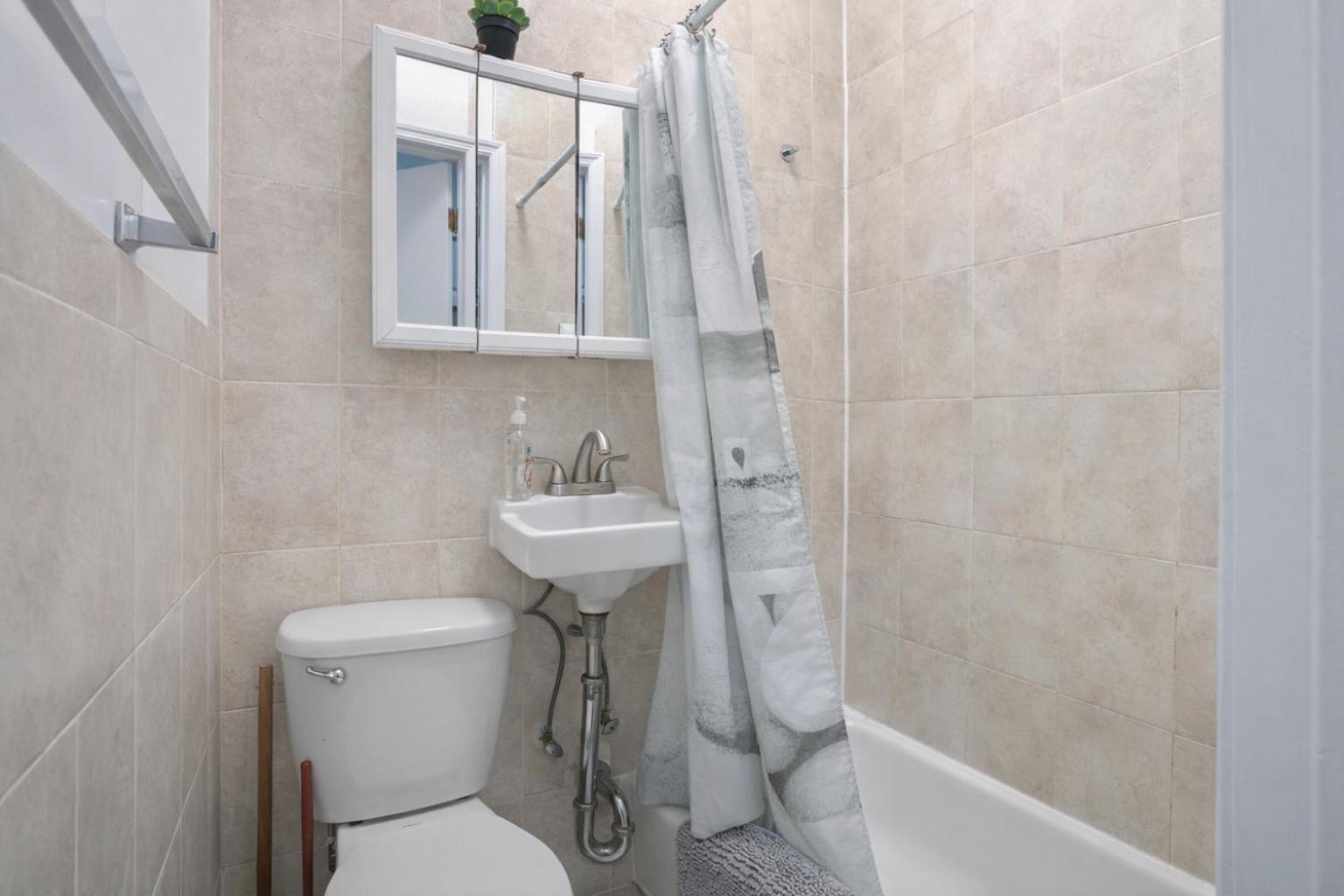 2bd Modern In Manhattan Apartment