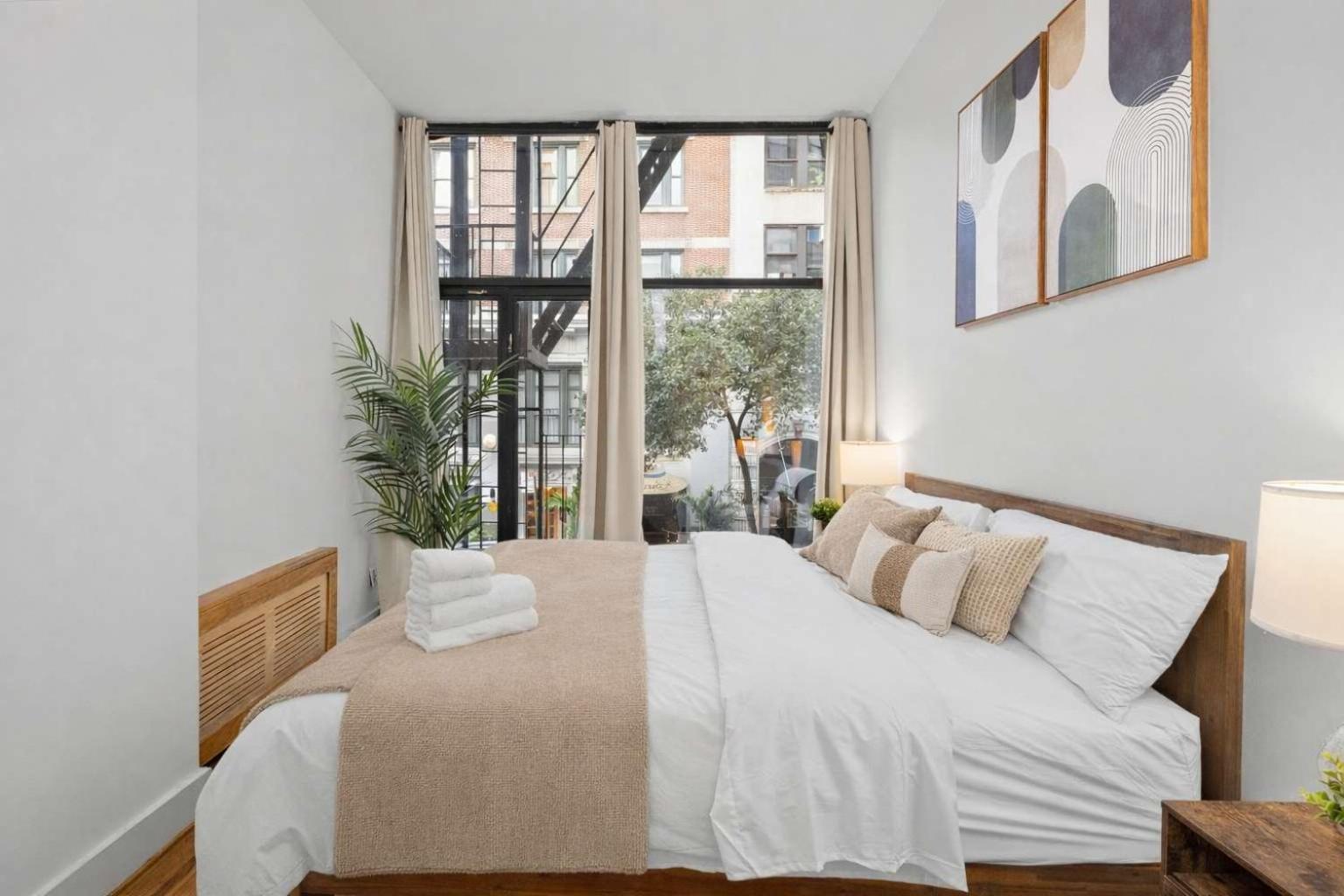 Stylish Manhattan Escape In Prime Spot Apartment