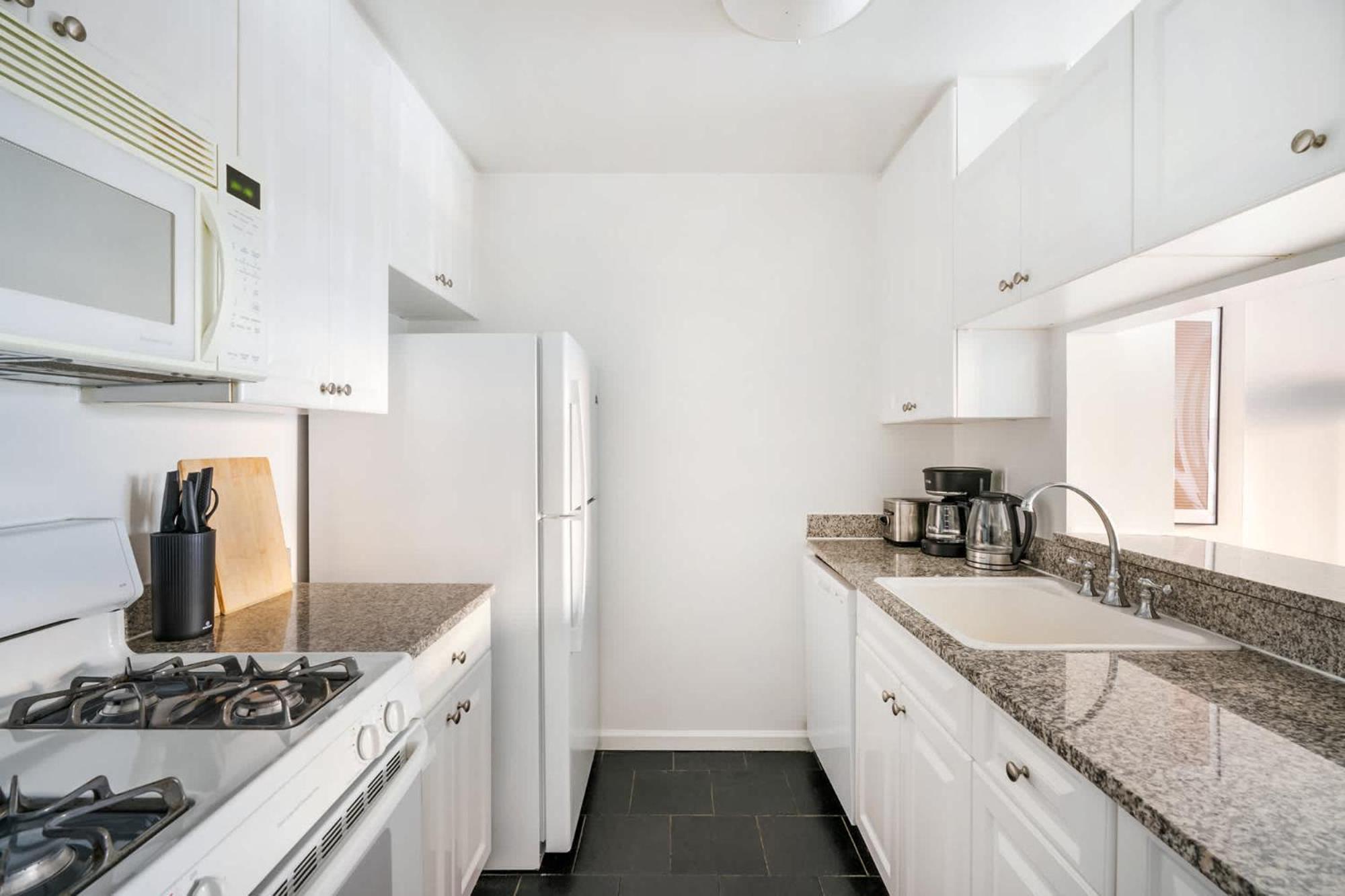 Apartment 43-4d Newly Furnished 2br Full Service 24h Doorman Laundry Gym New York