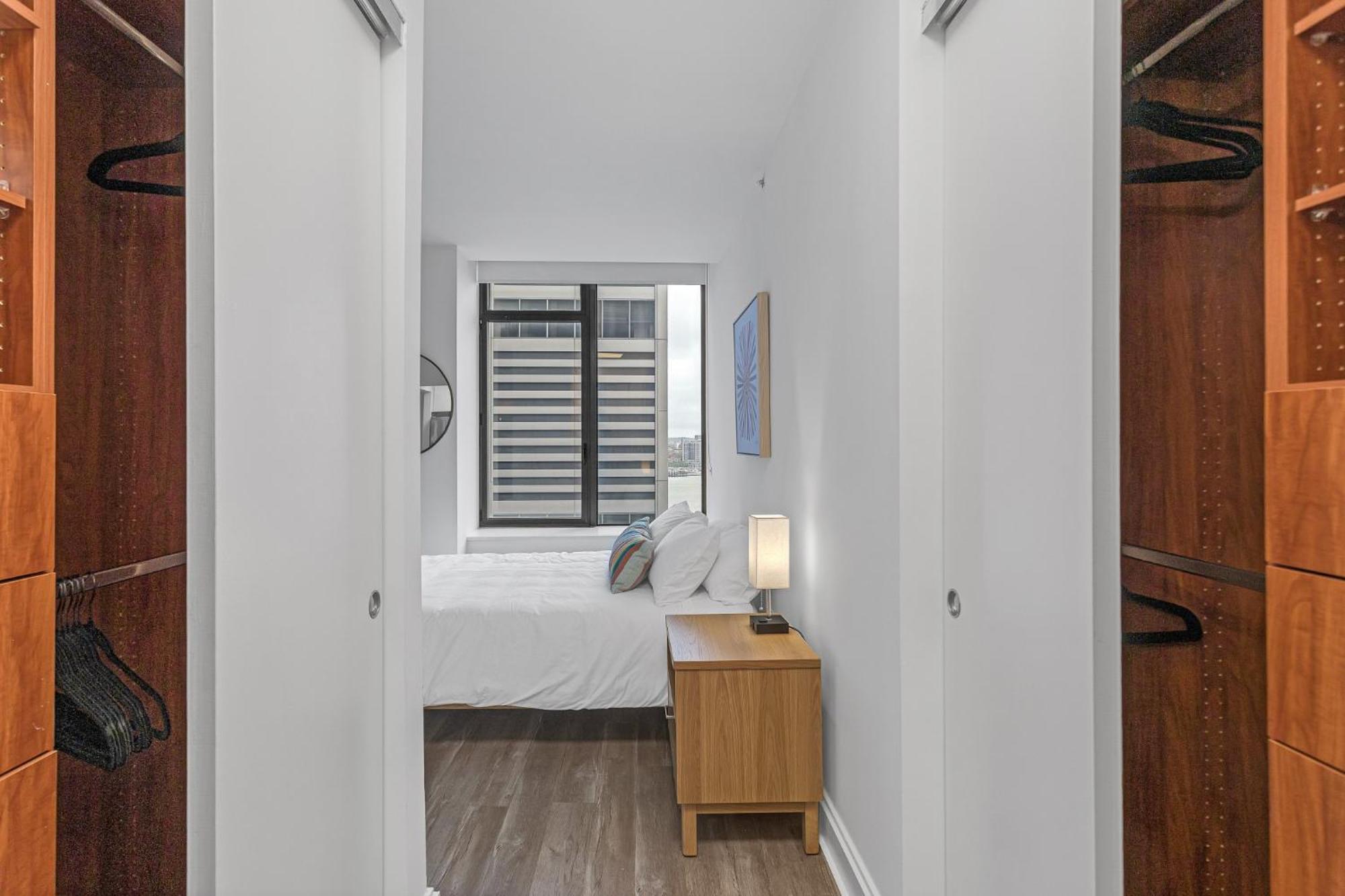Fidi W Work Setup By Anyplace - 11431 Apartment