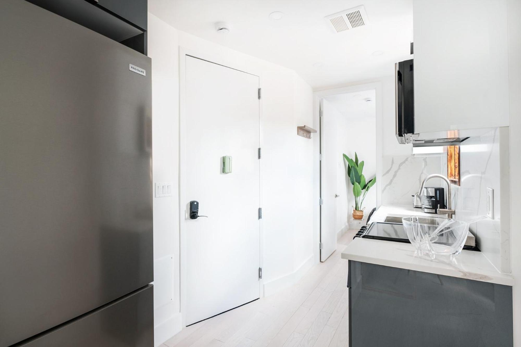 48-4fe 2br Prime Midtown West New York