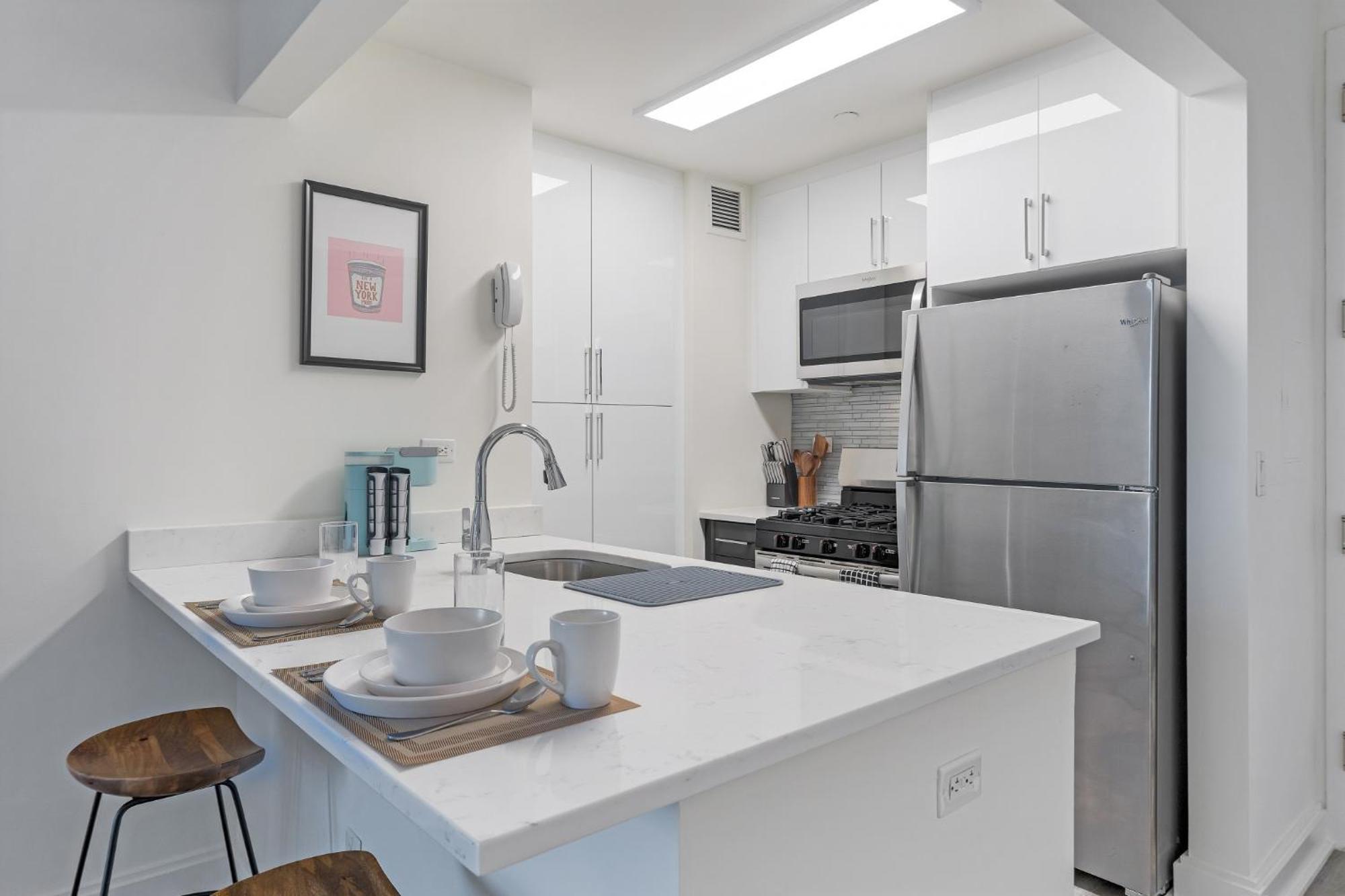 Apartment Fidi W Work Setup By Anyplace - 11431