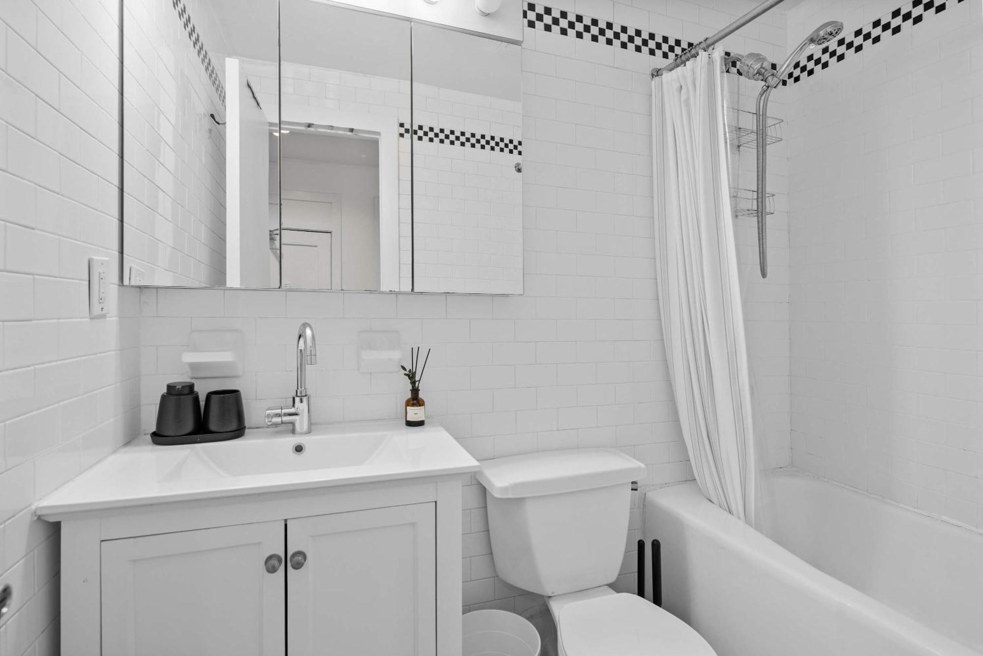 Stylish Manhattan Escape In Prime Spot Apartment New York