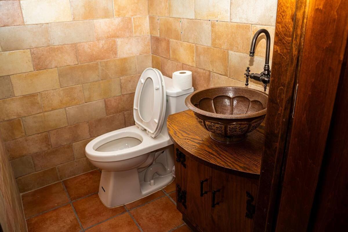 The Lexington Apartment *