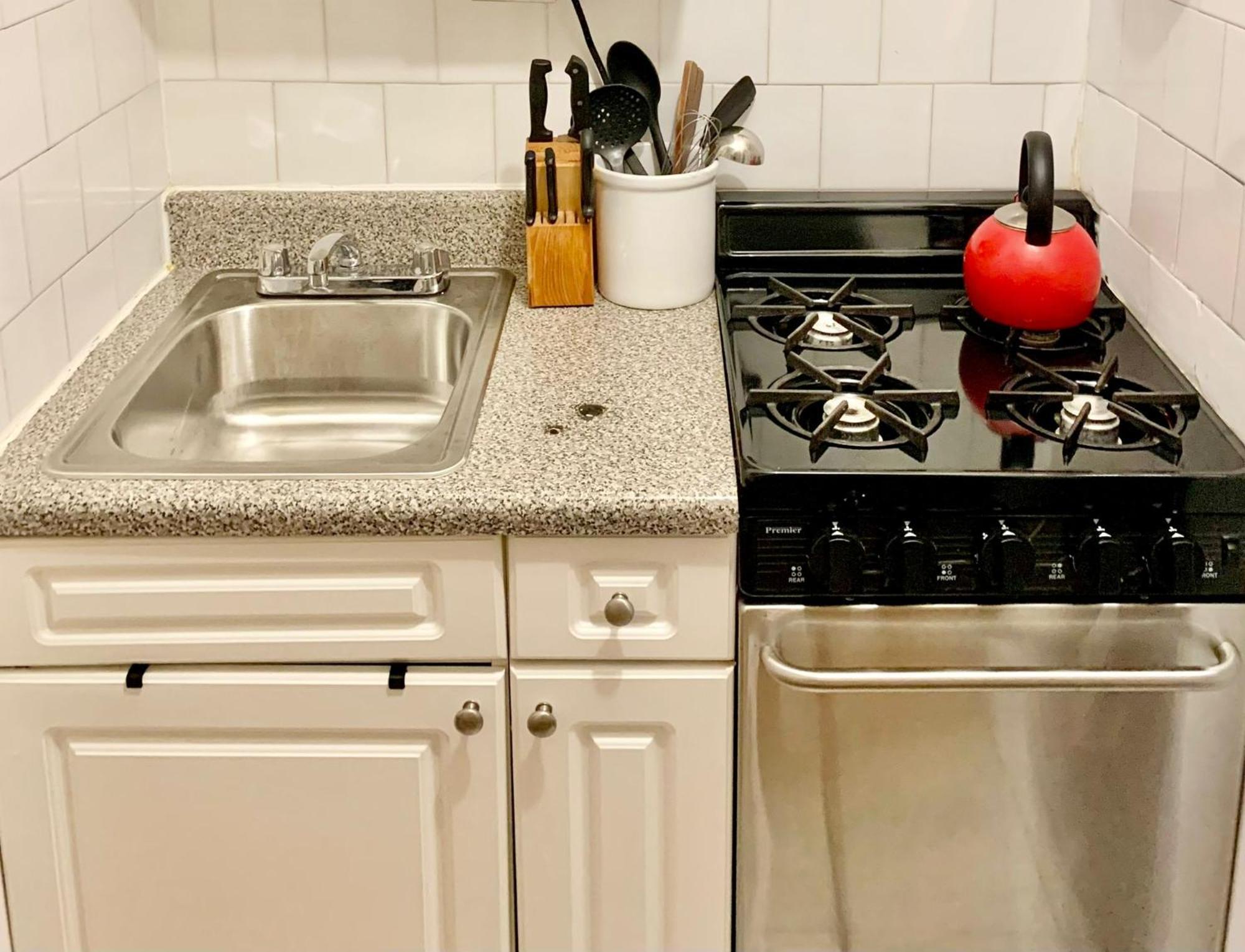 Prime Location 2 Bedrooms Upper East Side Apartment