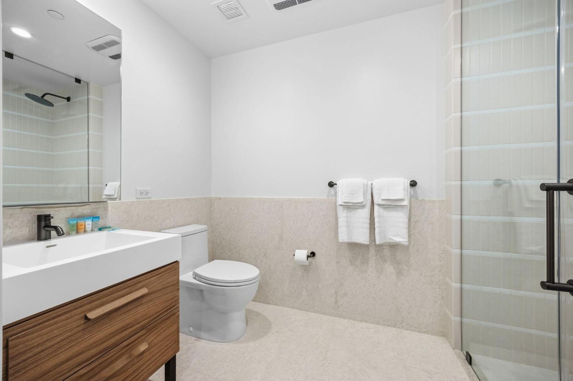 Greenpoint 1 Bedroom W Work Setup By Anyplace - 11735 Apartment *