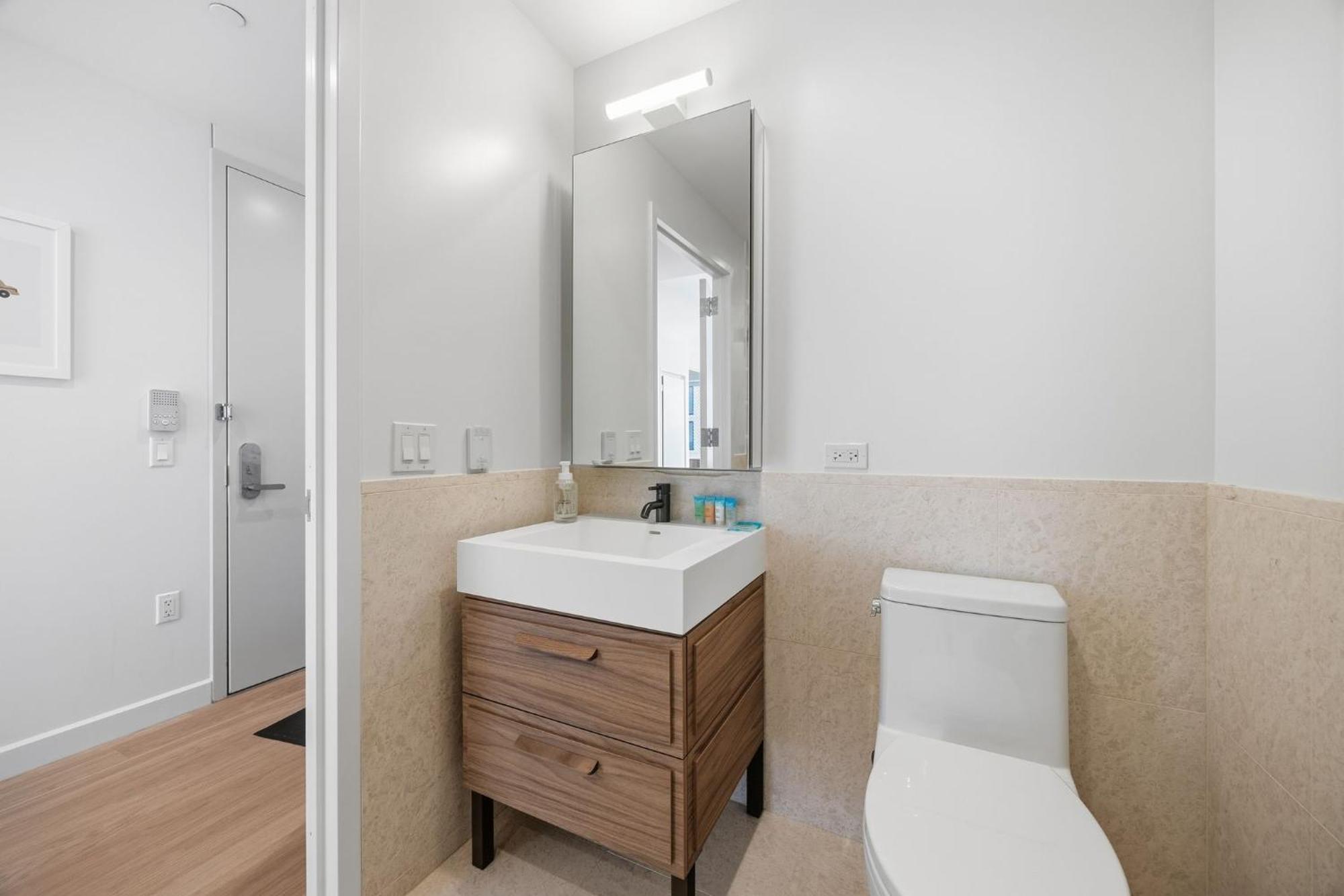 Greenpoint 1 Bedroom W Work Setup By Anyplace - 11735 New York