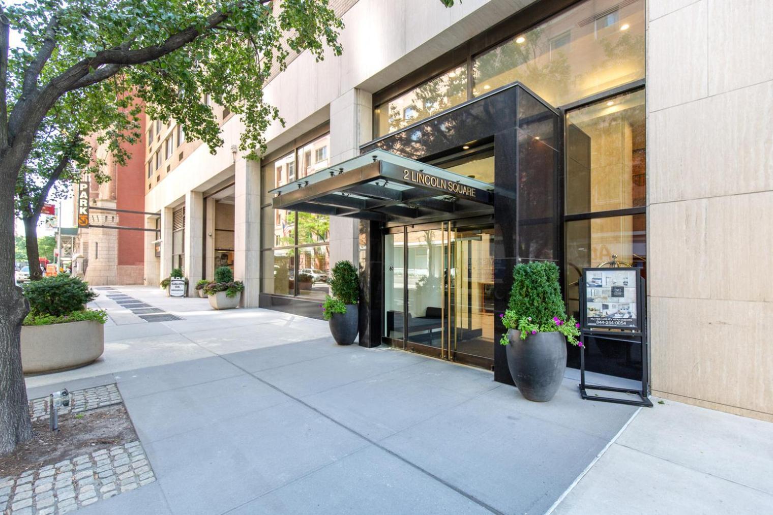 Apartment Uws 1br W Doorman Elevator Nr Park Nyc-372 *