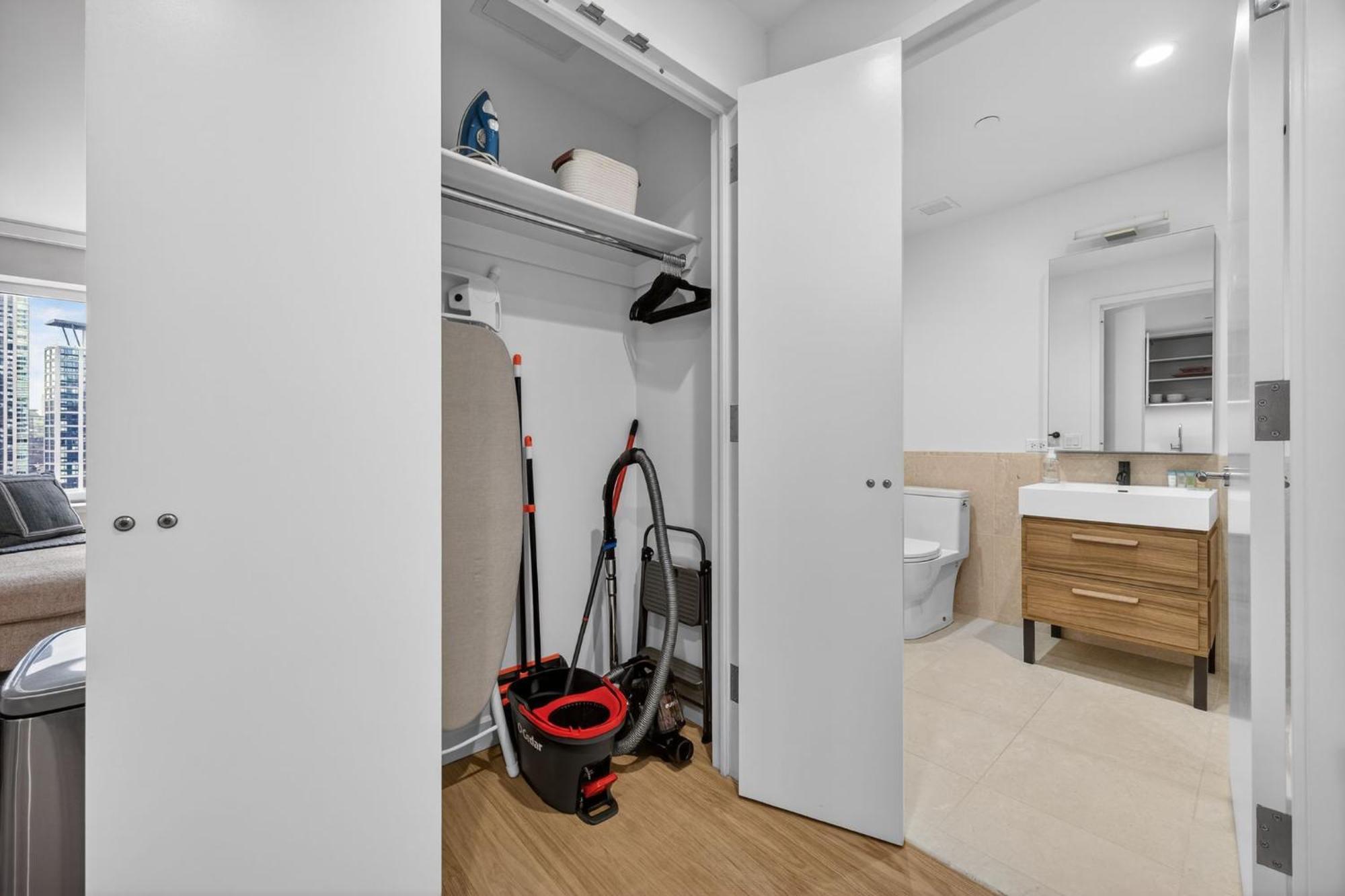 Greenpoint 1br W Work Setup By Anyplace - 11756 *