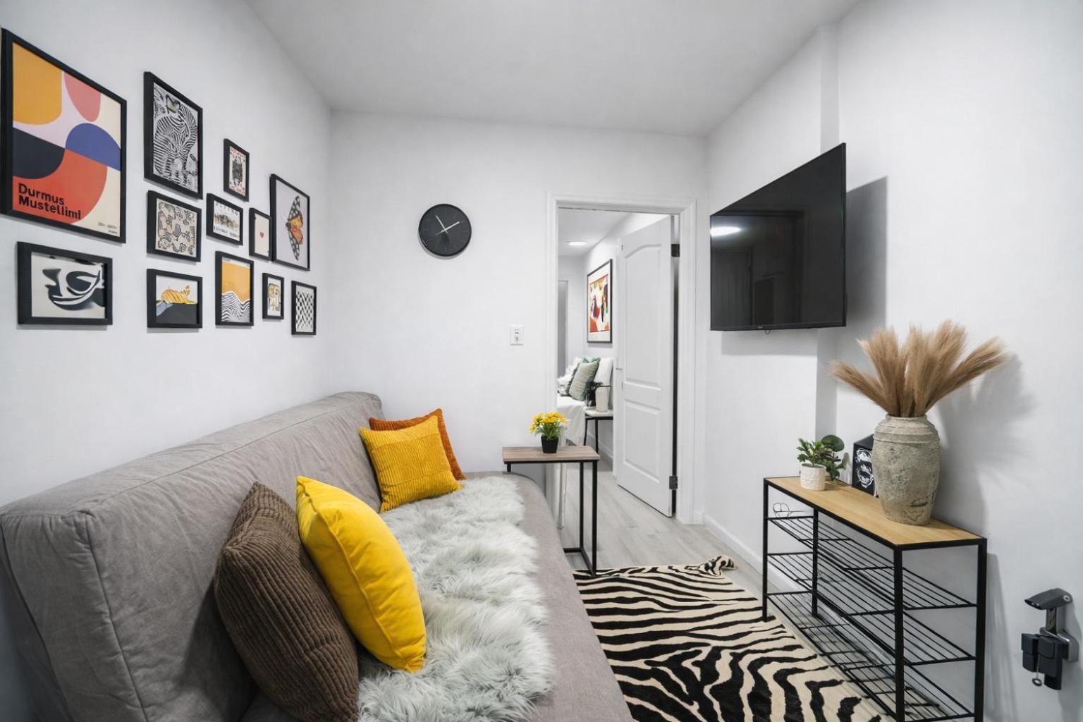 Cozy Units In Prime Location Apartment