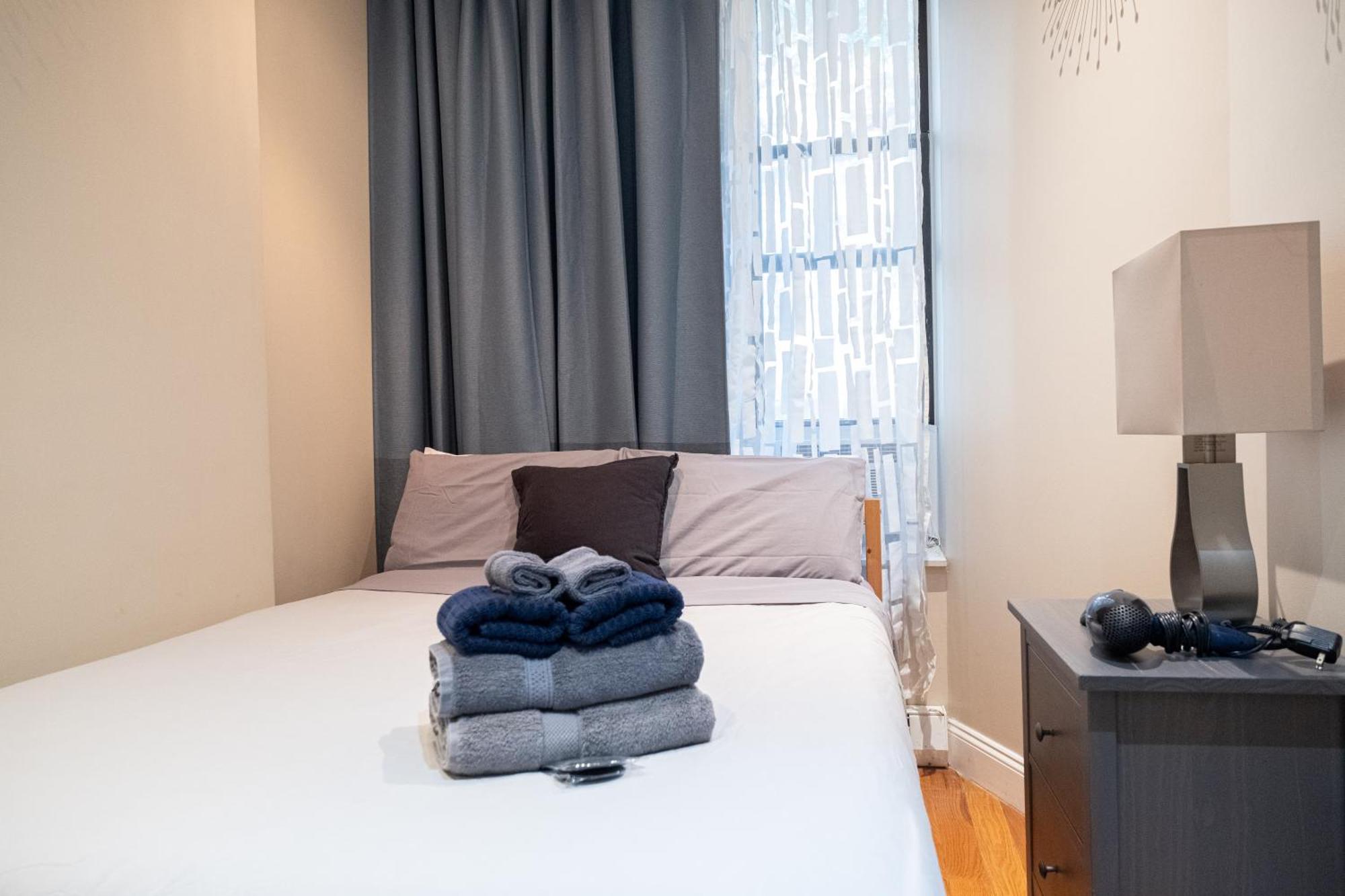 Comfy 2 Bedroom On Park West *