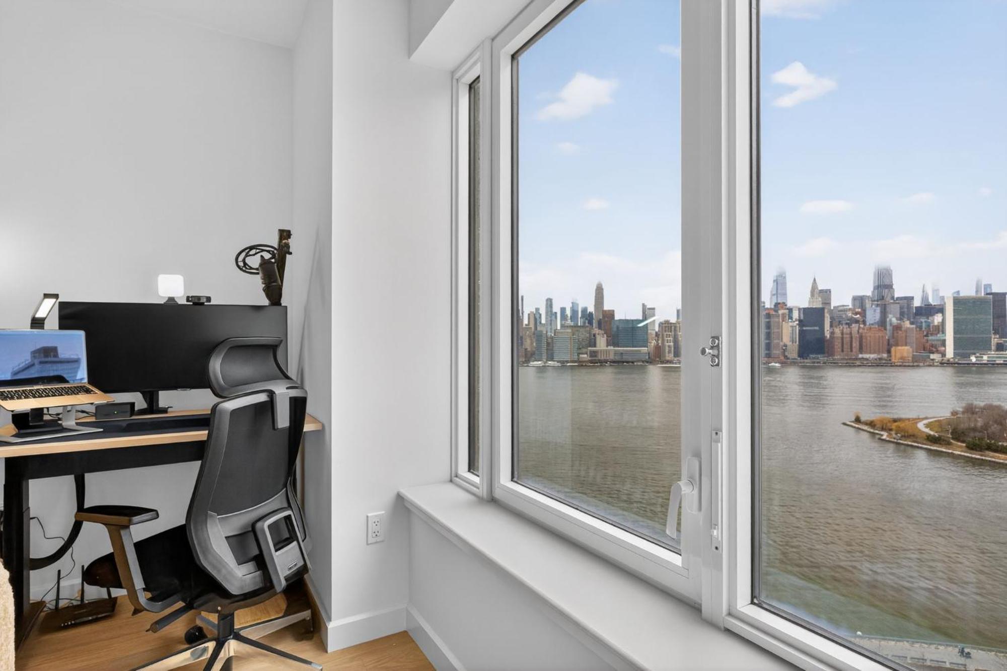 Greenpoint 1br W Work Setup By Anyplace - 11756 Apartment