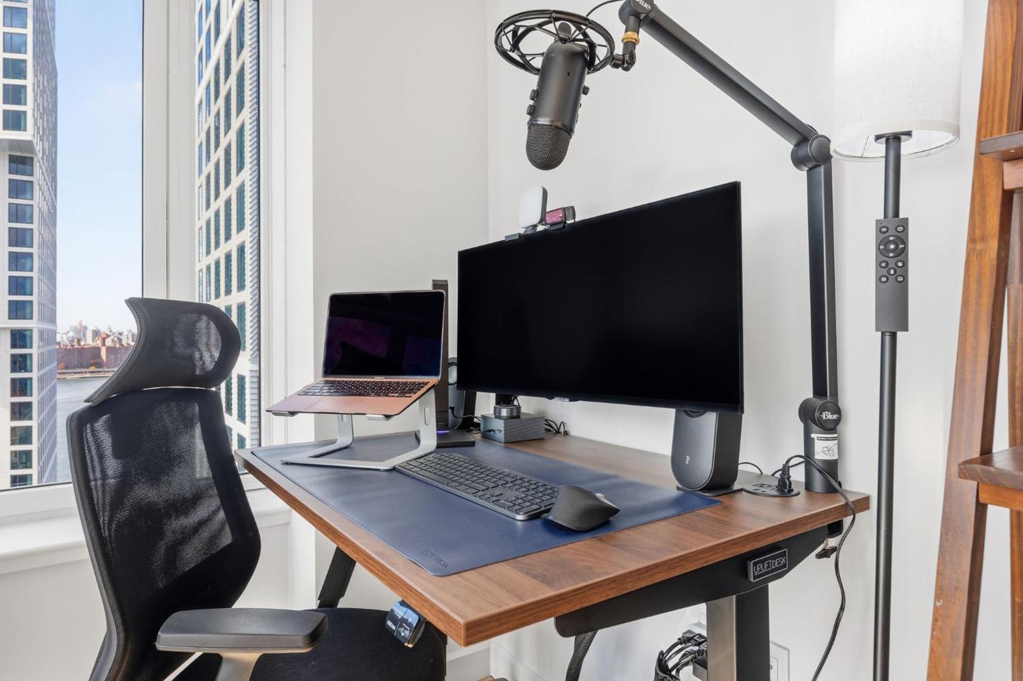 Greenpoint 1 Bedroom W Work Setup By Anyplace - 11735 * New York