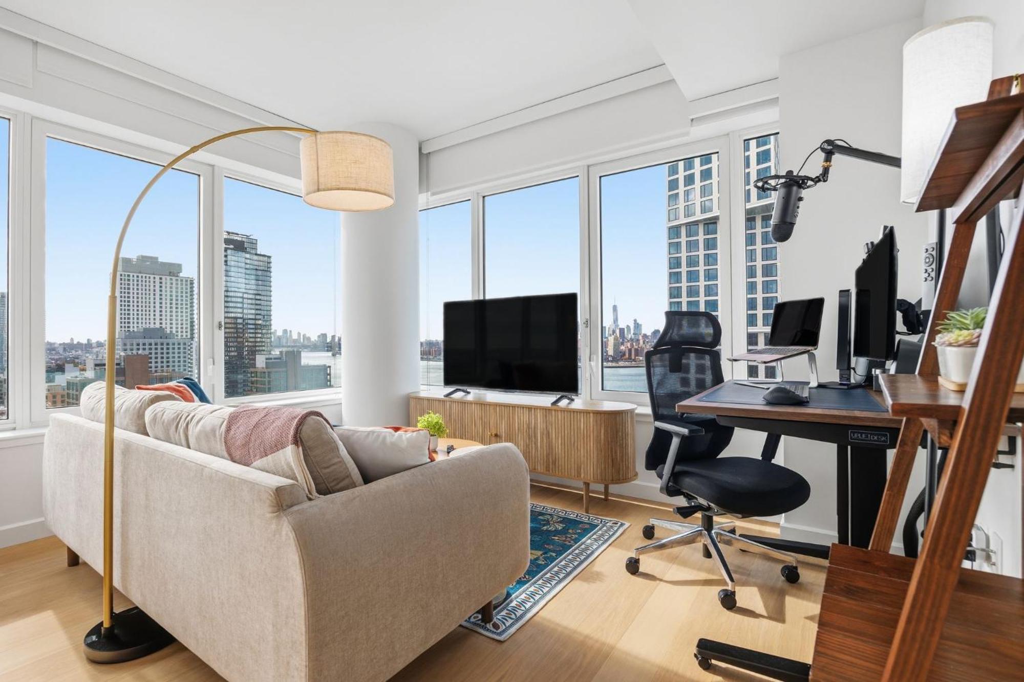 Greenpoint 1 Bedroom W Work Setup By Anyplace - 11735 Apartment New York