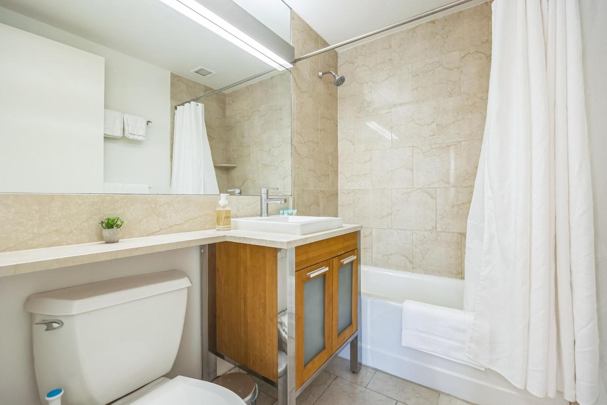Fidi 1 Bedroom W Work Setupby Anyplace - 11688 *