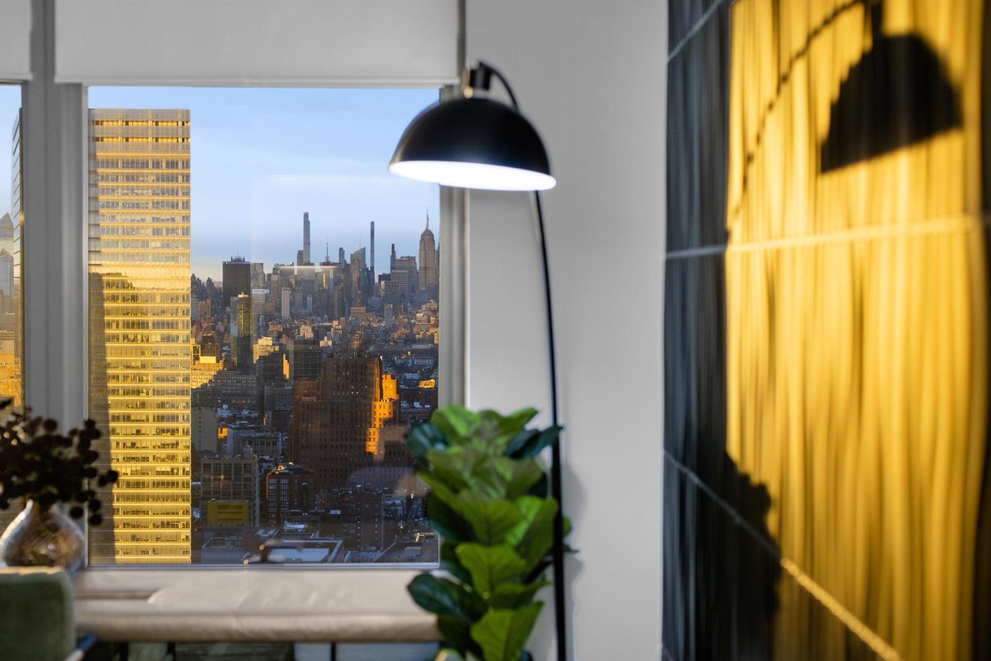 Premium Lux-penthouse In Financial District