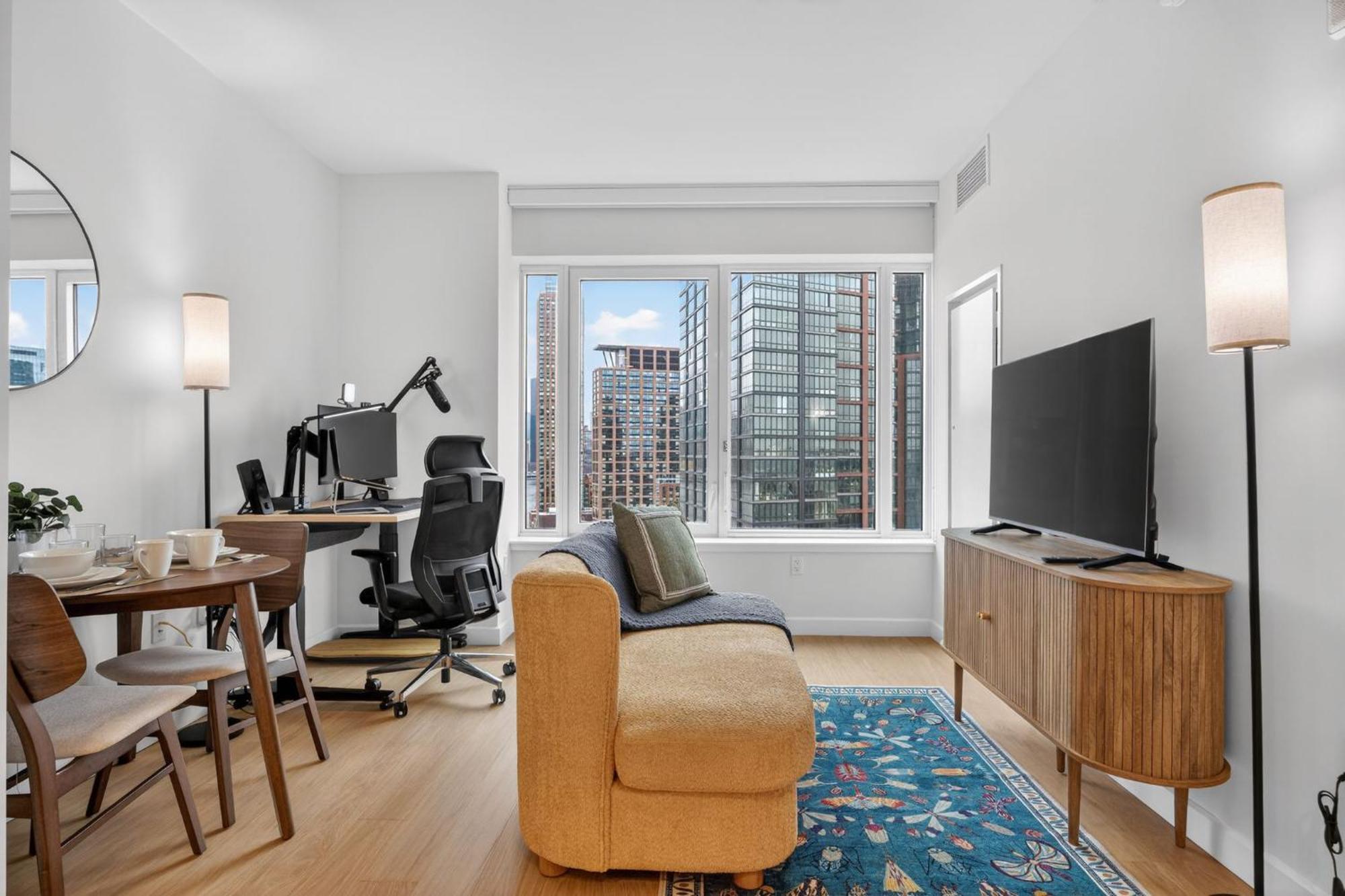 Greenpoint 1br W Work Setup By Anyplace - 11740 Apartment *