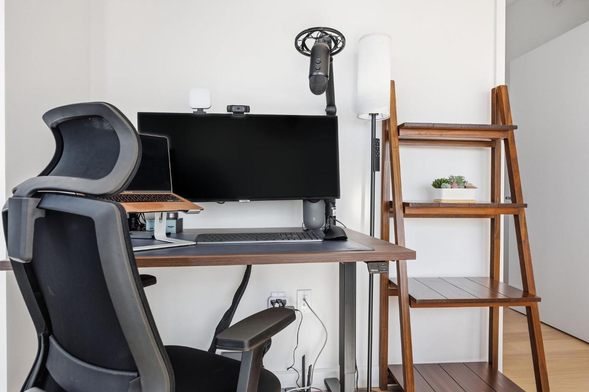 Greenpoint 1 Bedroom W Work Setup By Anyplace - 11735 Apartment *