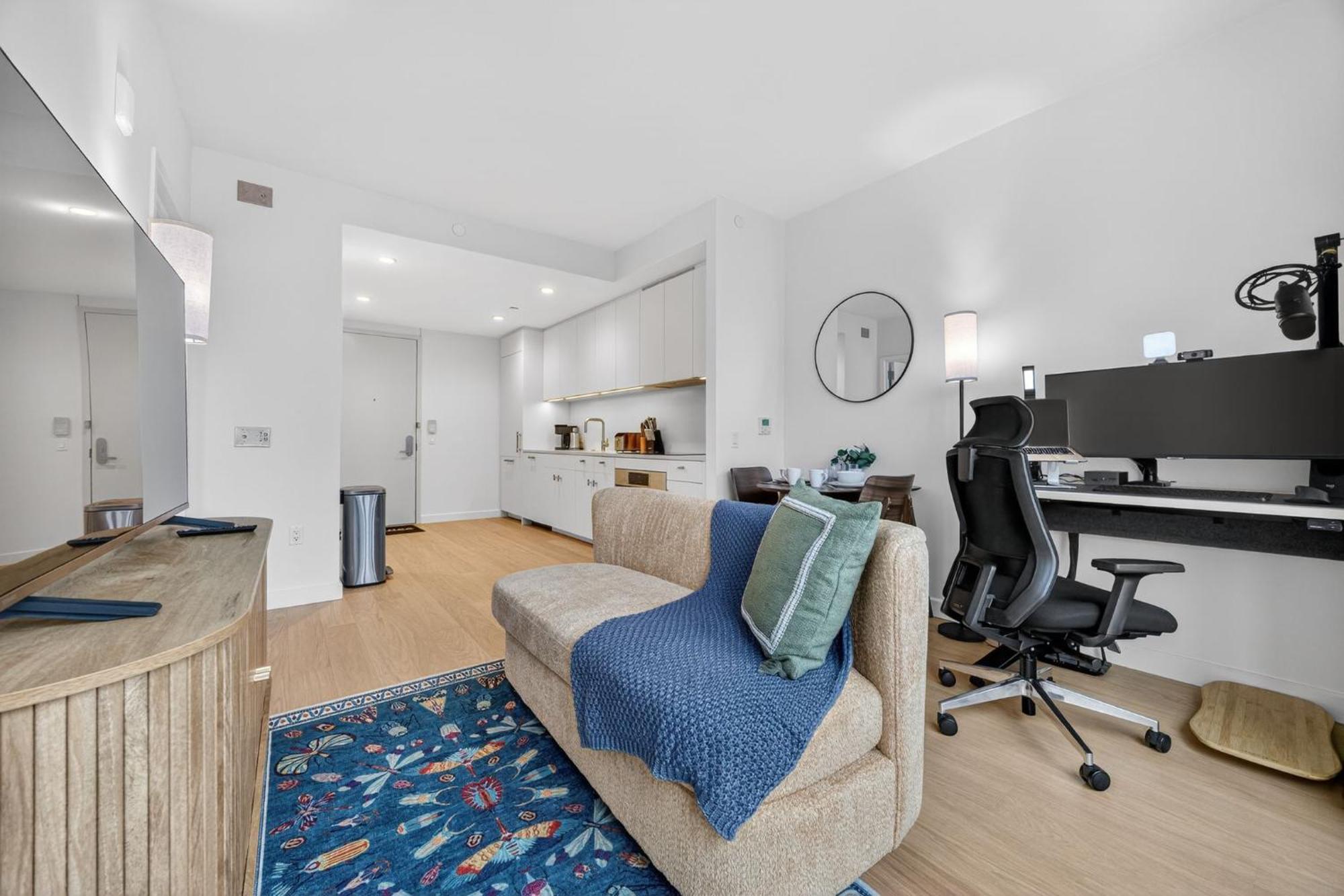 Apartment Greenpoint 1br W Work Setup By Anyplace - 11756