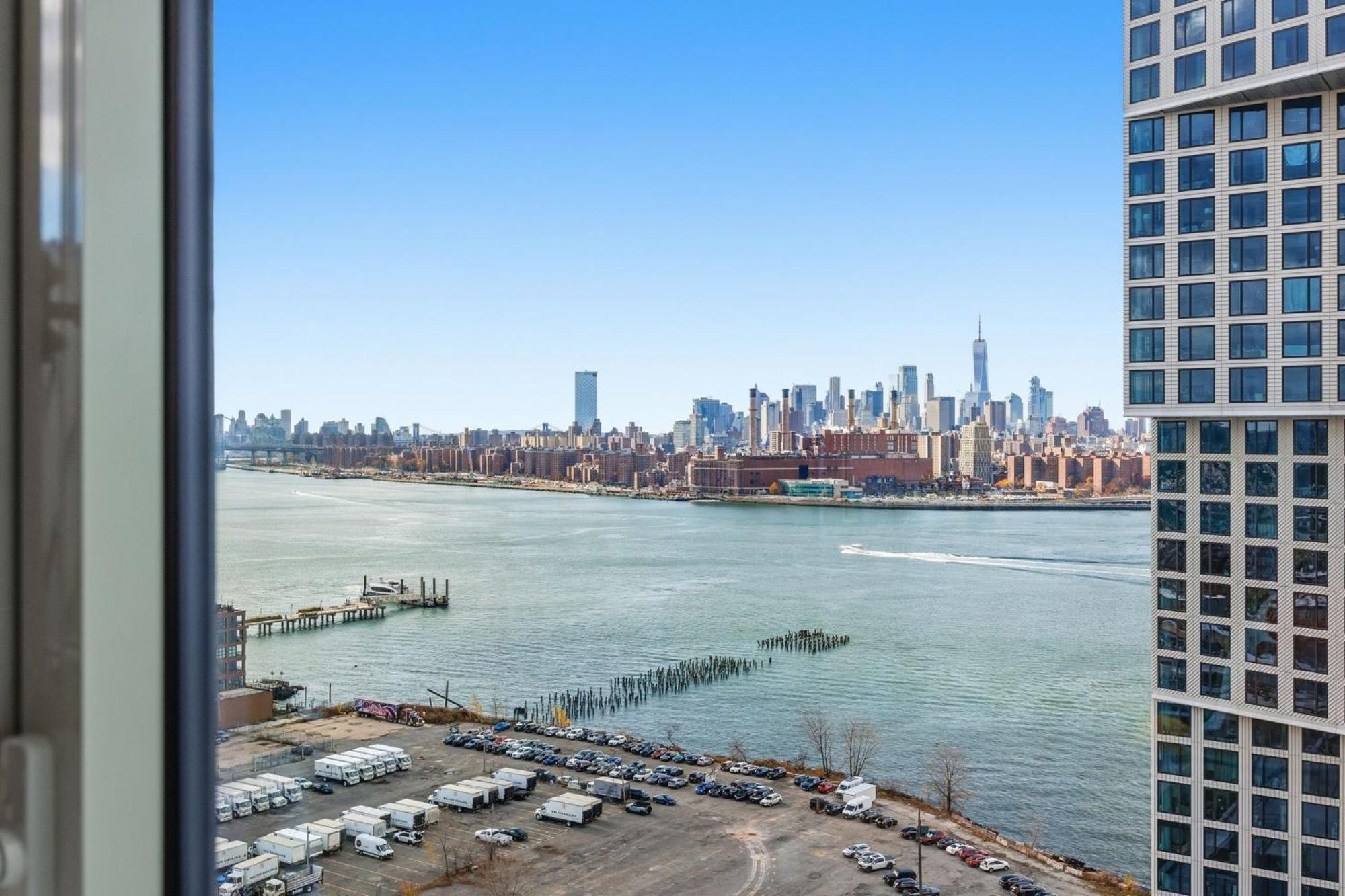 Greenpoint 1br W Work Setup By Anyplace - 11756 Apartment *